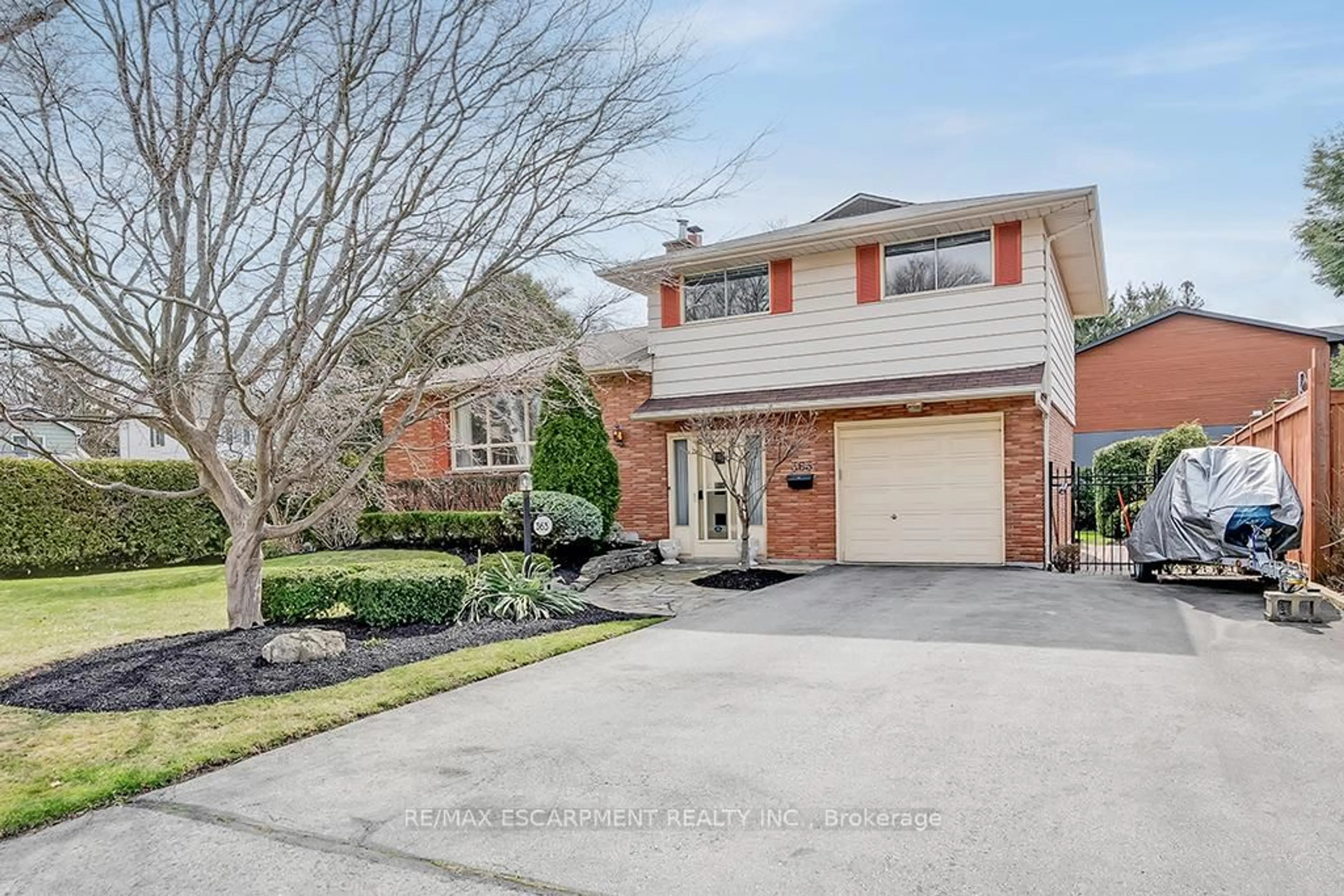 Home with brick exterior material, street for 363 East Side Cres, Burlington Ontario L7R 3G8