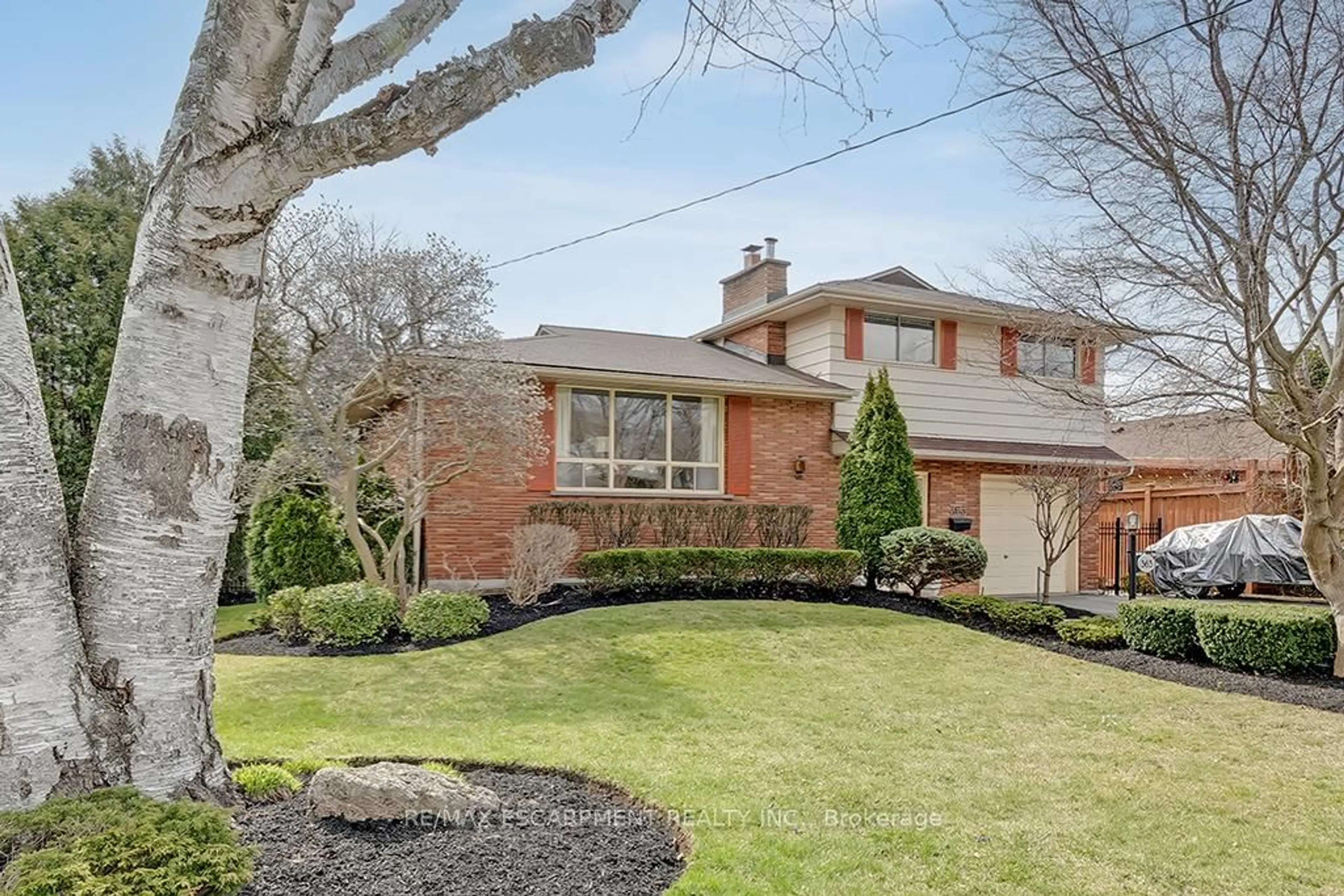 Home with brick exterior material, street for 363 East Side Cres, Burlington Ontario L7R 3G8
