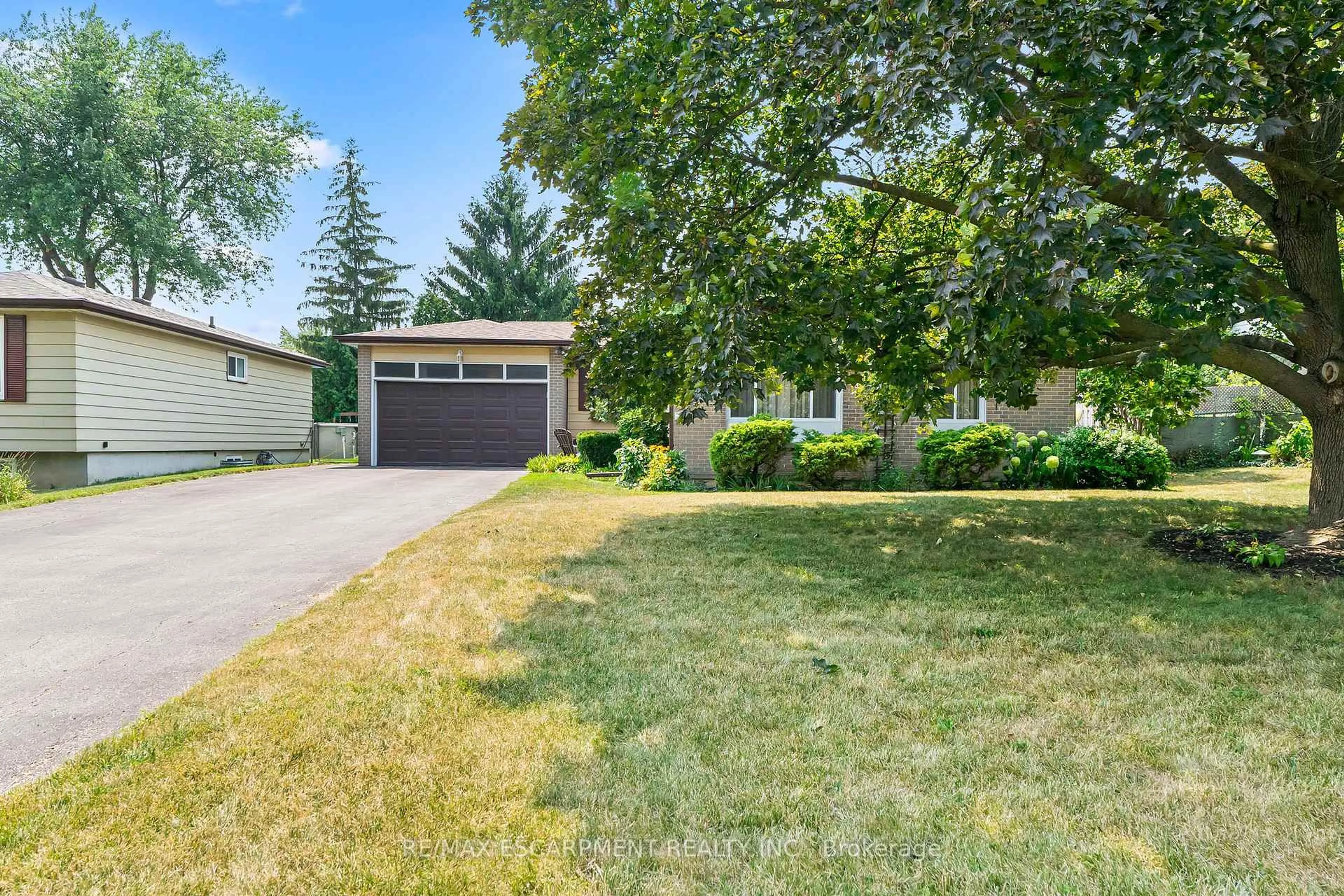 Home with vinyl exterior material, street for 45 Dunblaine Cres, Brampton Ontario L6T 3H1