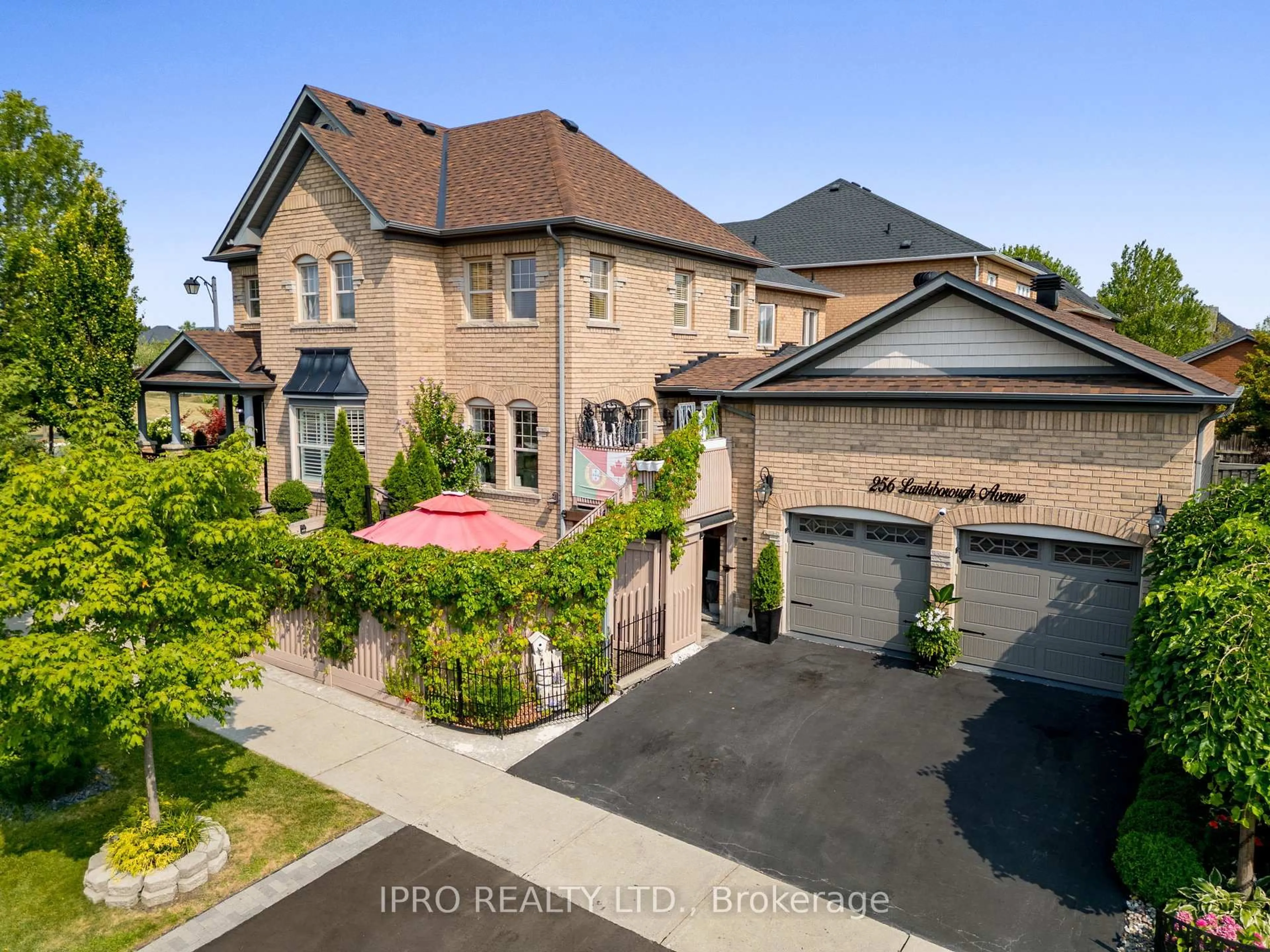 A pic from outside/outdoor area/front of a property/back of a property/a pic from drone, street for 256 Landsborough Ave, Milton Ontario L9T 0T4