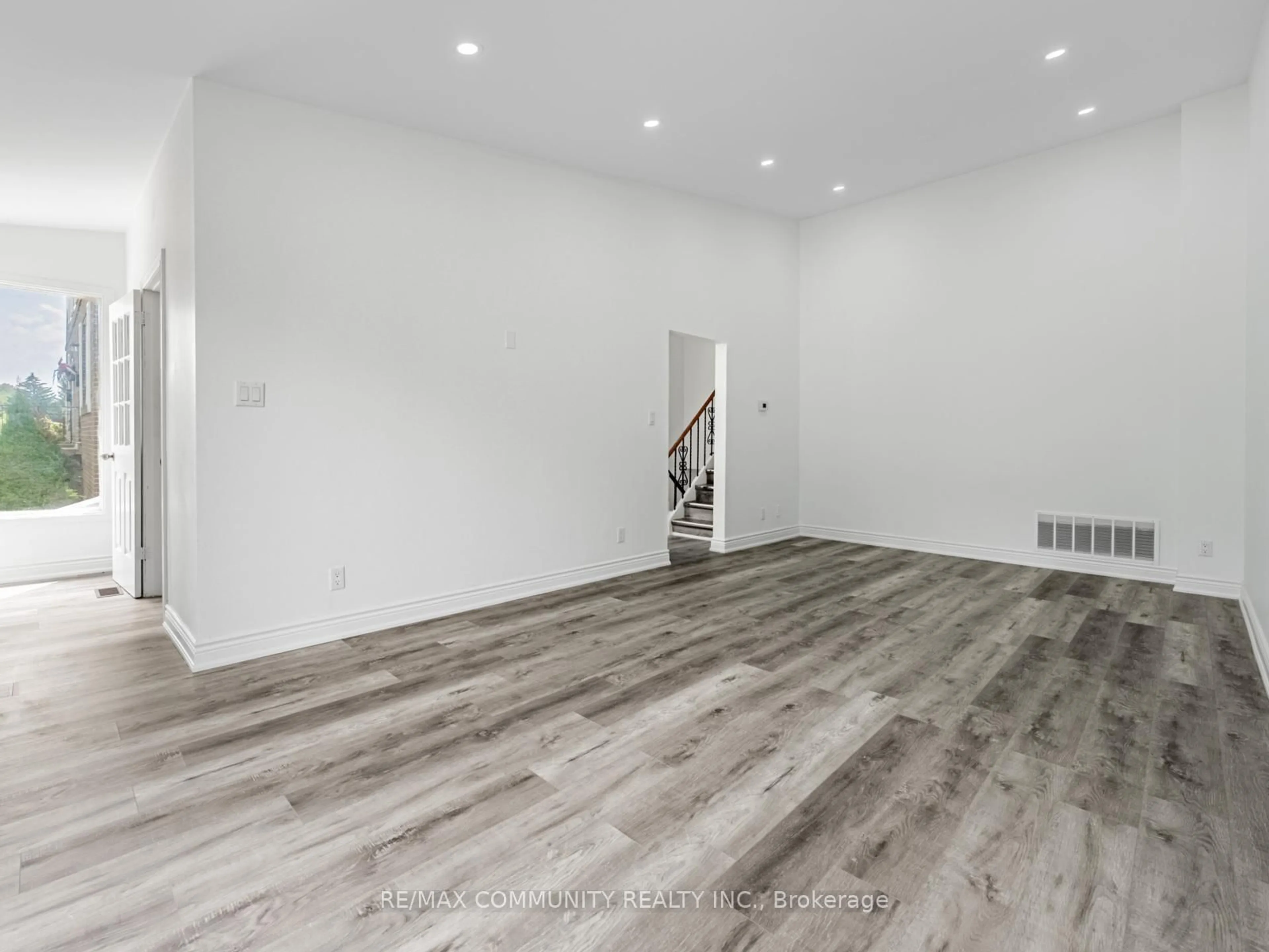 A pic of a room for 5 Langwith Crt, Brampton Ontario L6Y 1Z9