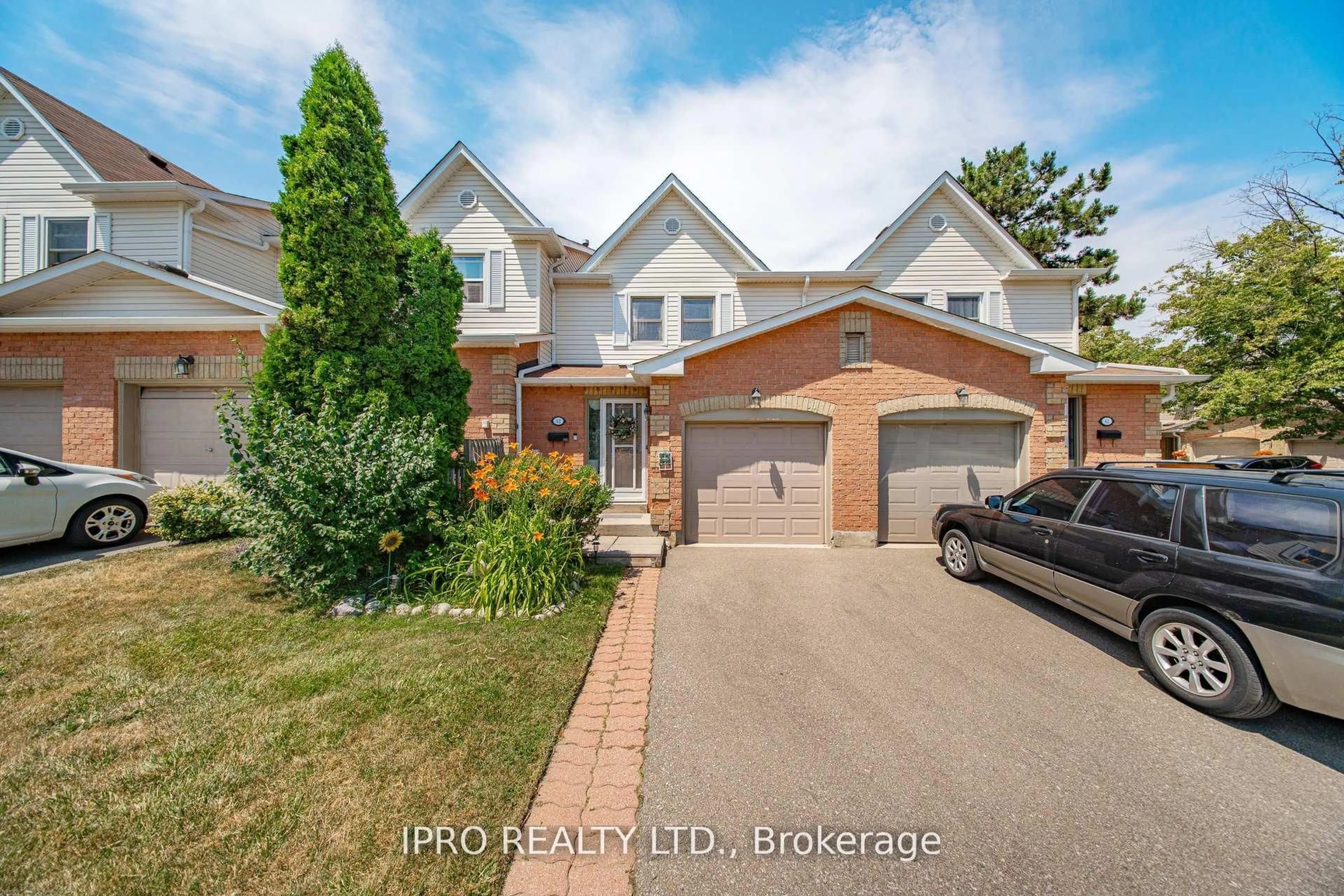 Home with brick exterior material, street for 2355 Fifth Line #42, Mississauga Ontario L5K 2M8