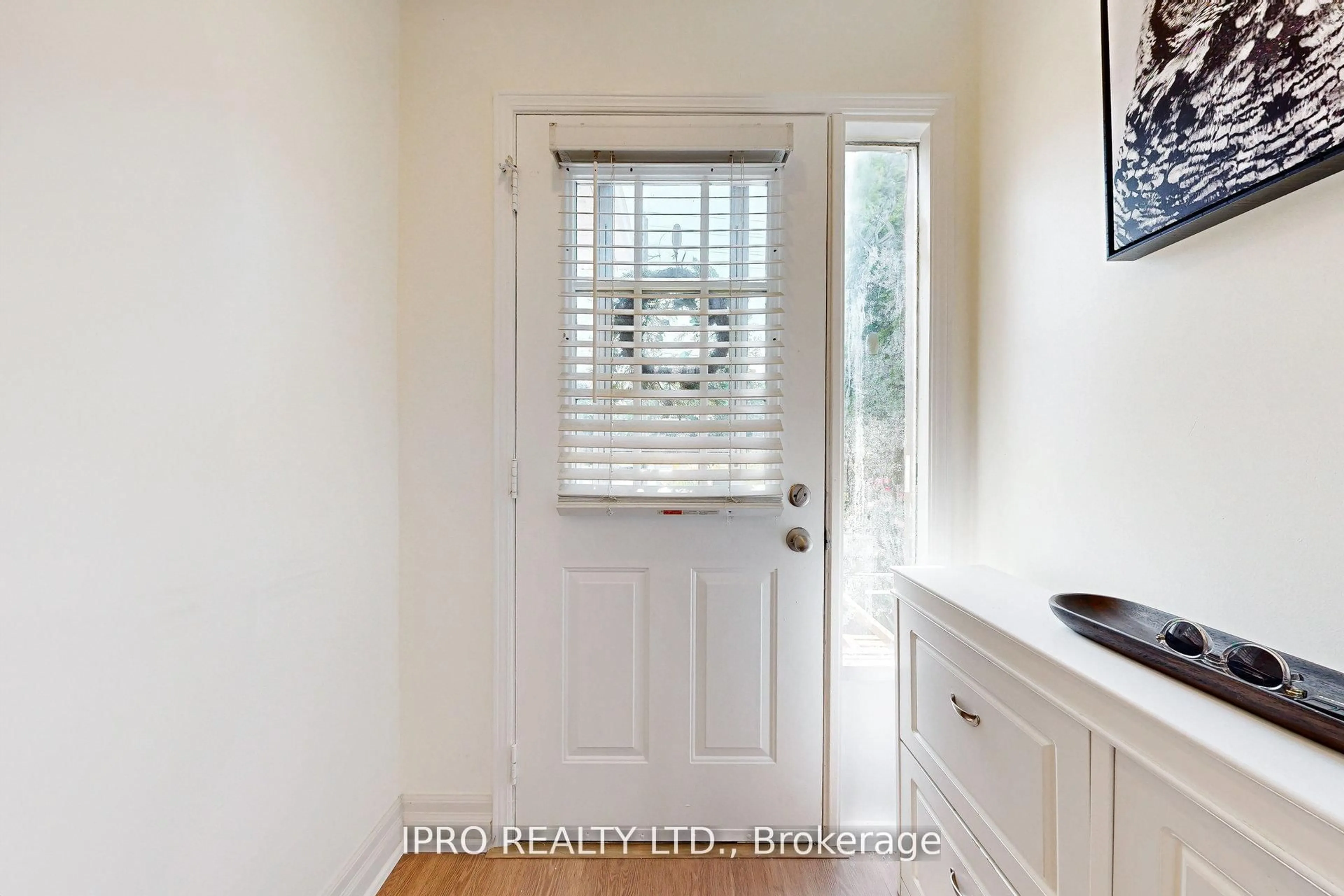 Indoor entryway for 2355 Fifth Line #42, Mississauga Ontario L5K 2M8