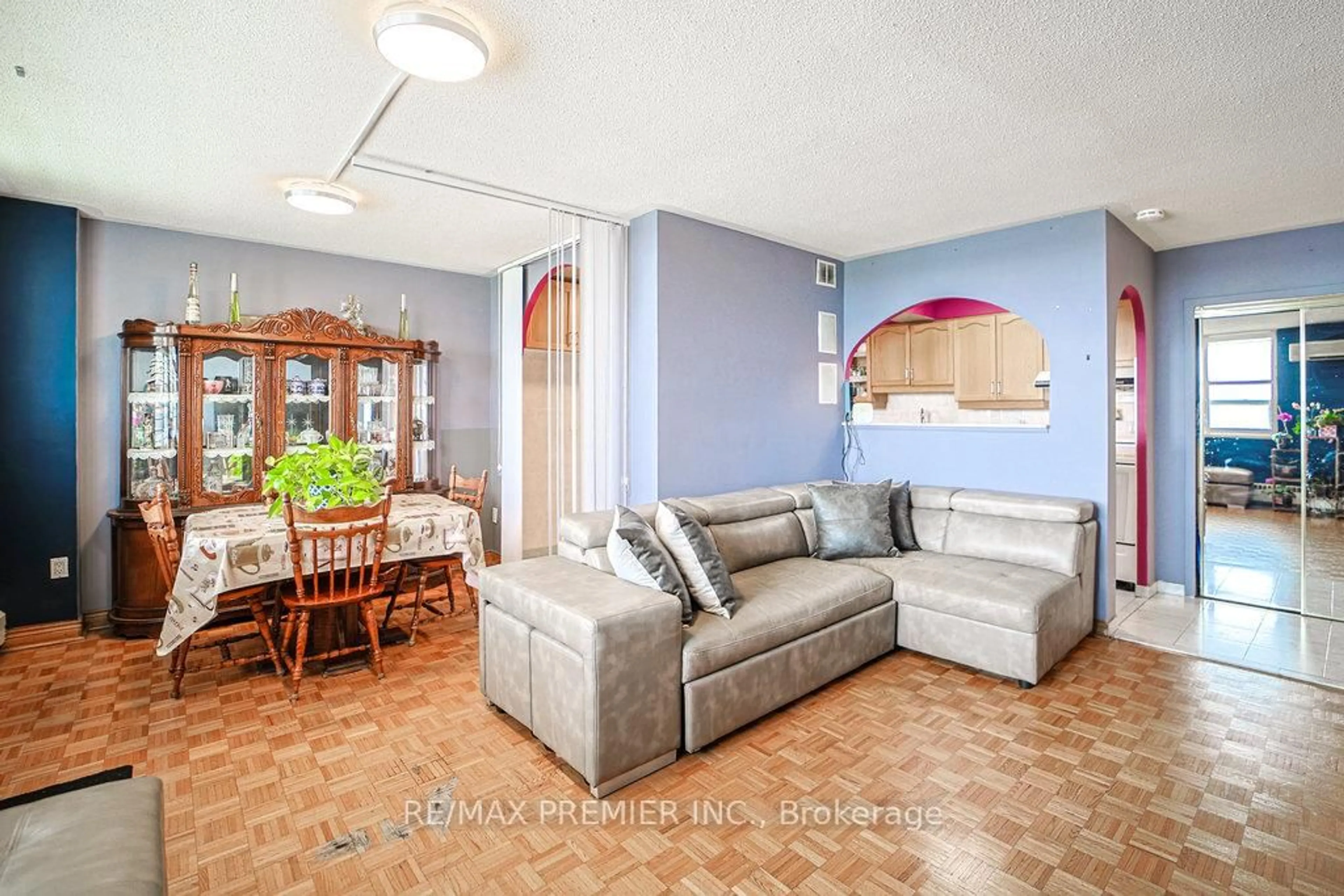Living room with furniture, unknown for 3460 Keele St #511, Toronto Ontario M3J 1L9