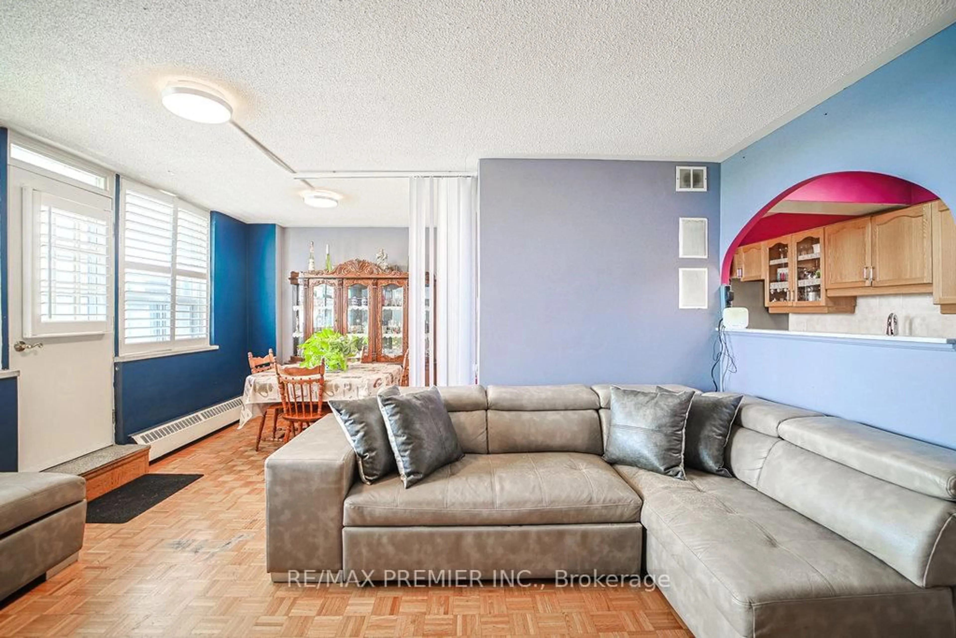 Living room with furniture, unknown for 3460 Keele St #511, Toronto Ontario M3J 1L9