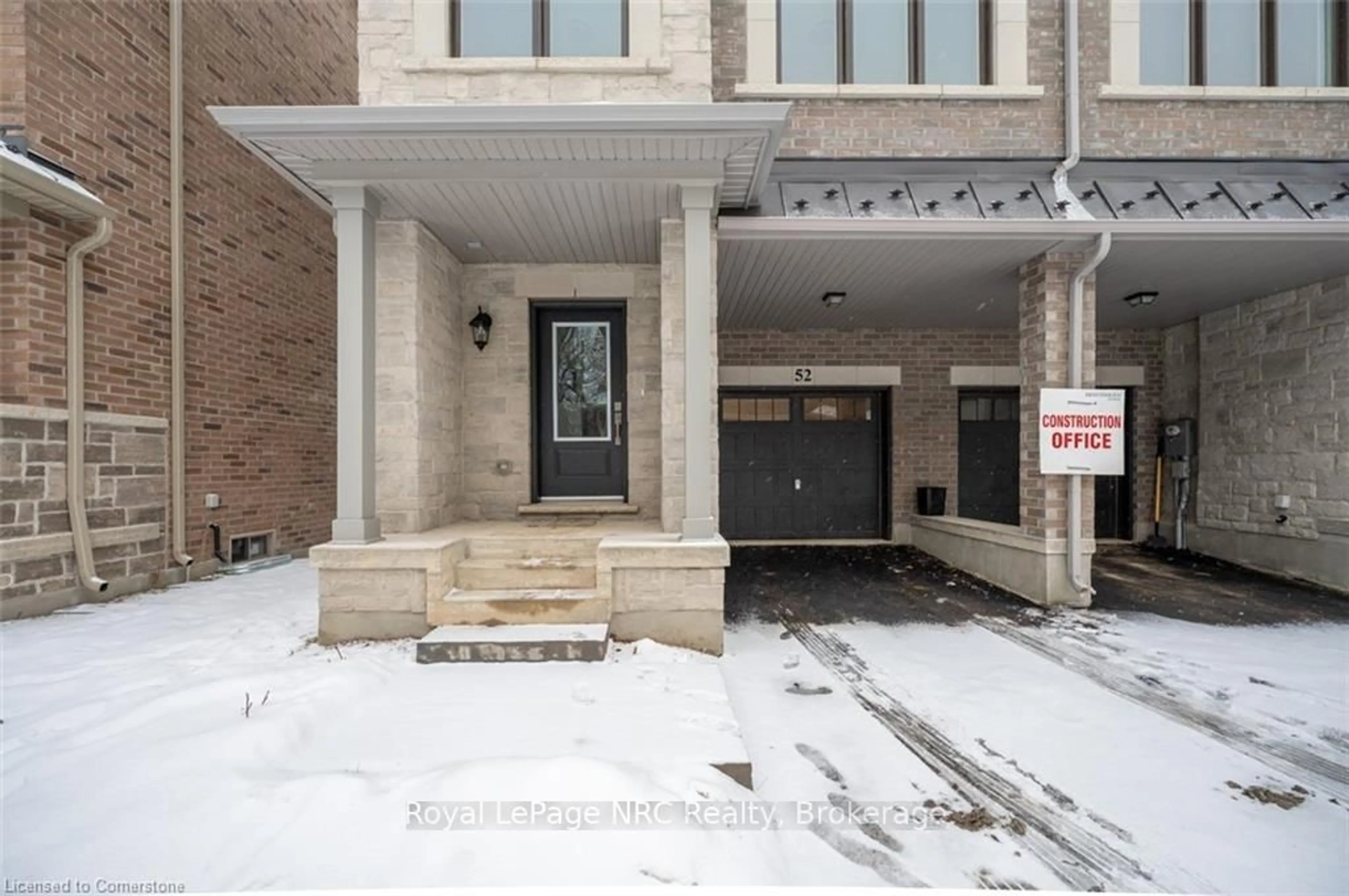 Indoor foyer for 52 Folcroft St, Brampton Ontario L6Y 0B6
