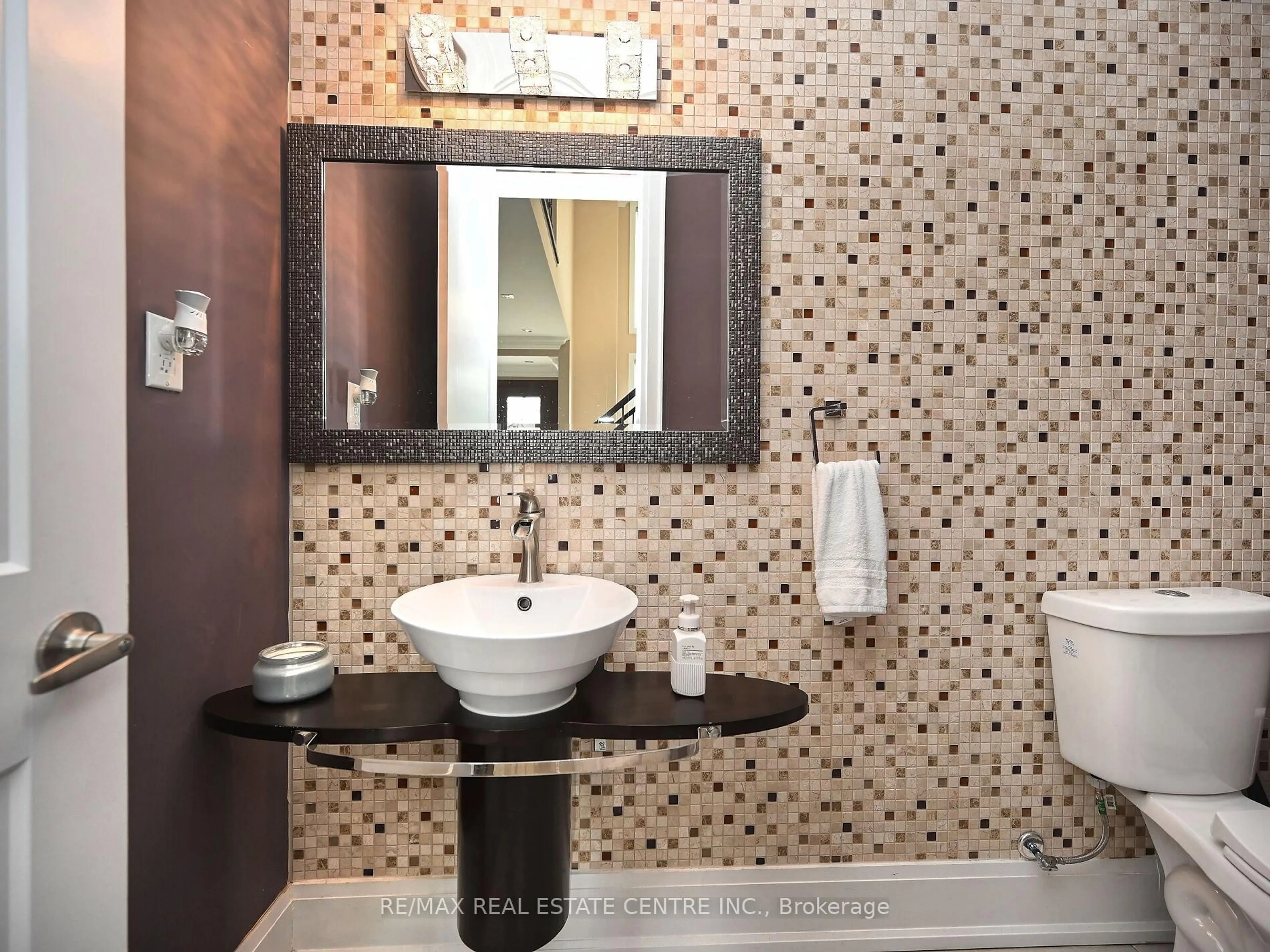 Contemporary bathroom, ceramic/tile floor for 2459 Nichols Dr, Oakville Ontario L6H 6T2