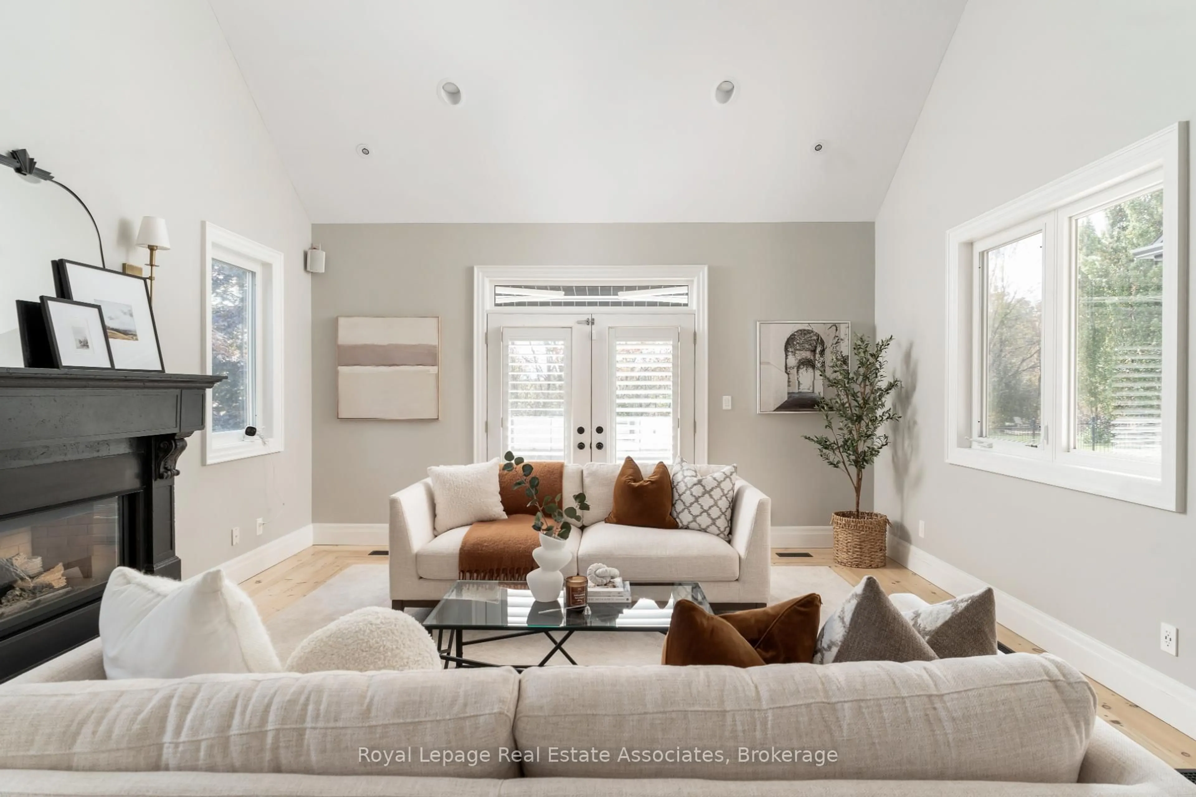 Living room with furniture, unknown for 50 Lyonsview Lane, Caledon Ontario L7C 1P1