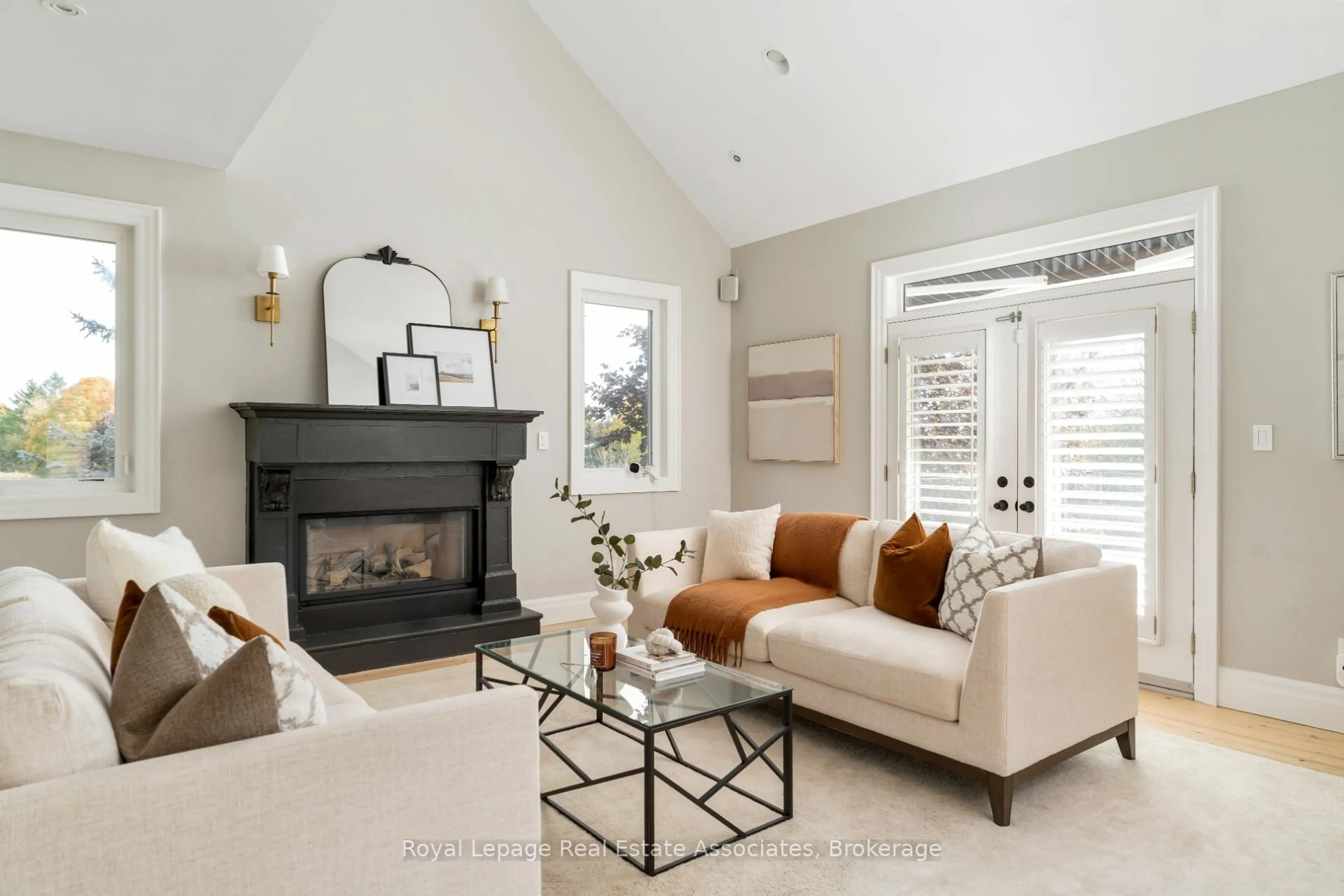 Living room with furniture, ceramic/tile floor for 50 Lyonsview Lane, Caledon Ontario L7C 1P1