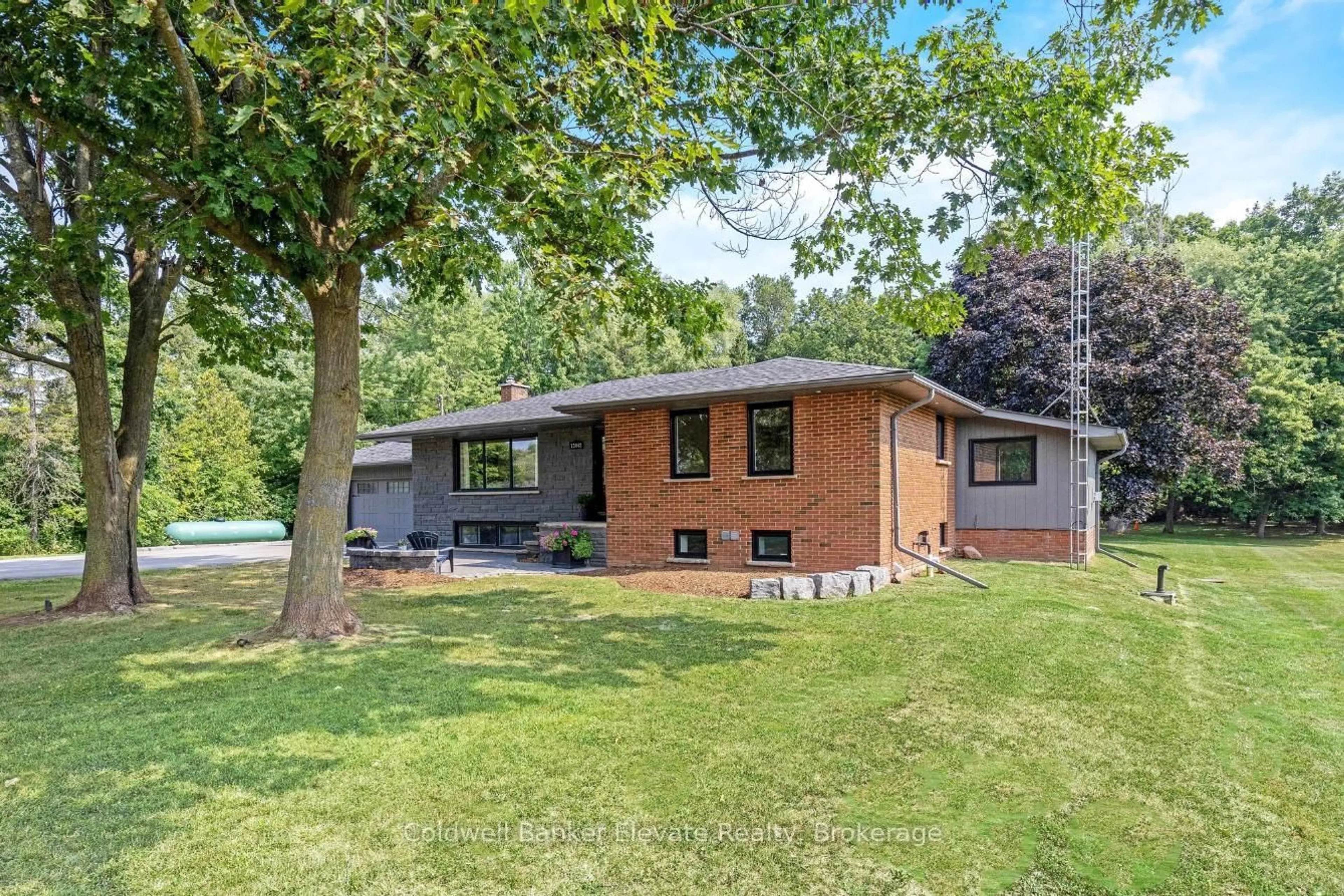 Home with brick exterior material, water/lake/river/ocean view for 13442 22nd Sdrd, Halton Hills Ontario L7G 4S4
