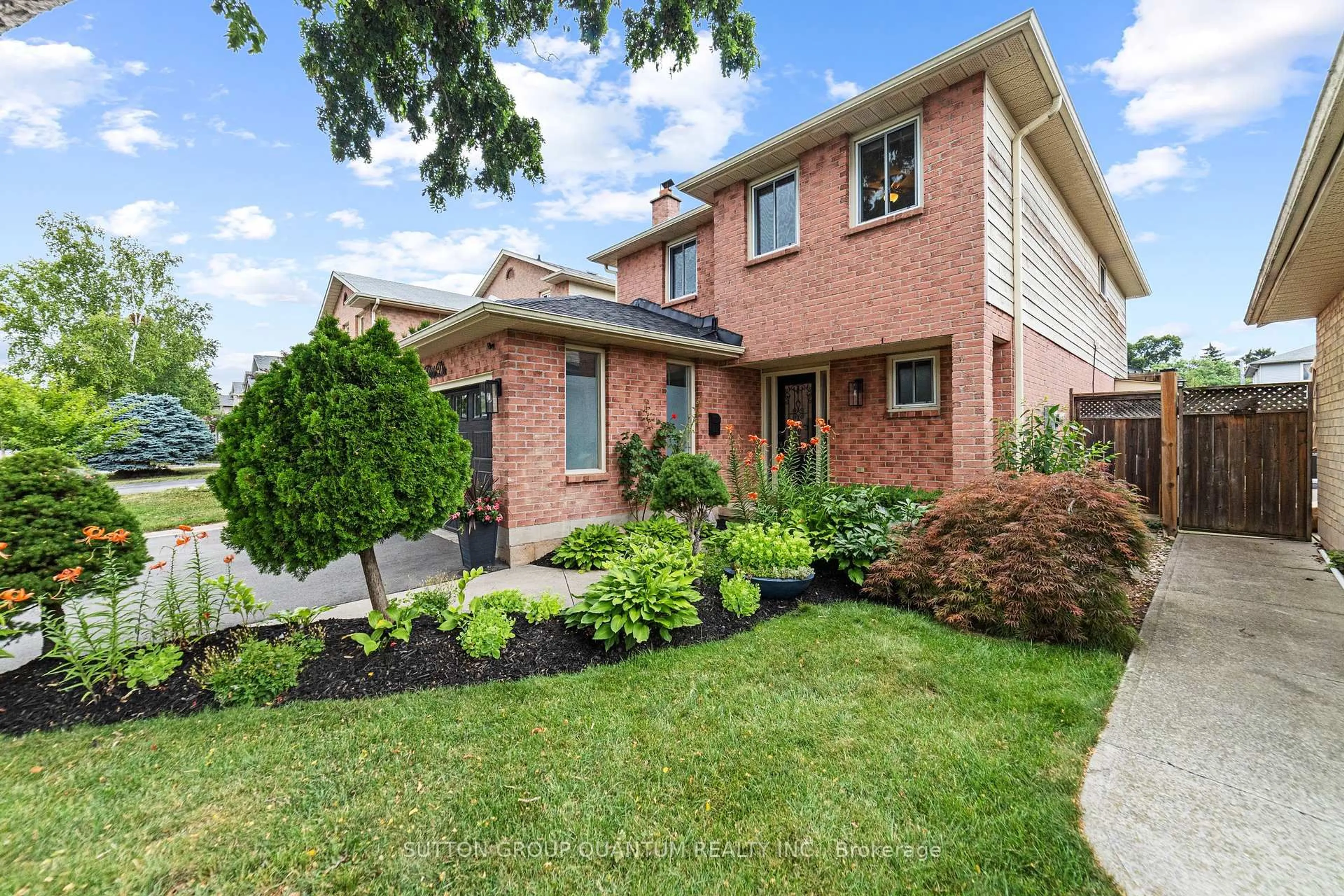 Home with brick exterior material, street for 5414 Sheldon Park Dr, Burlington Ontario L7L 5X3