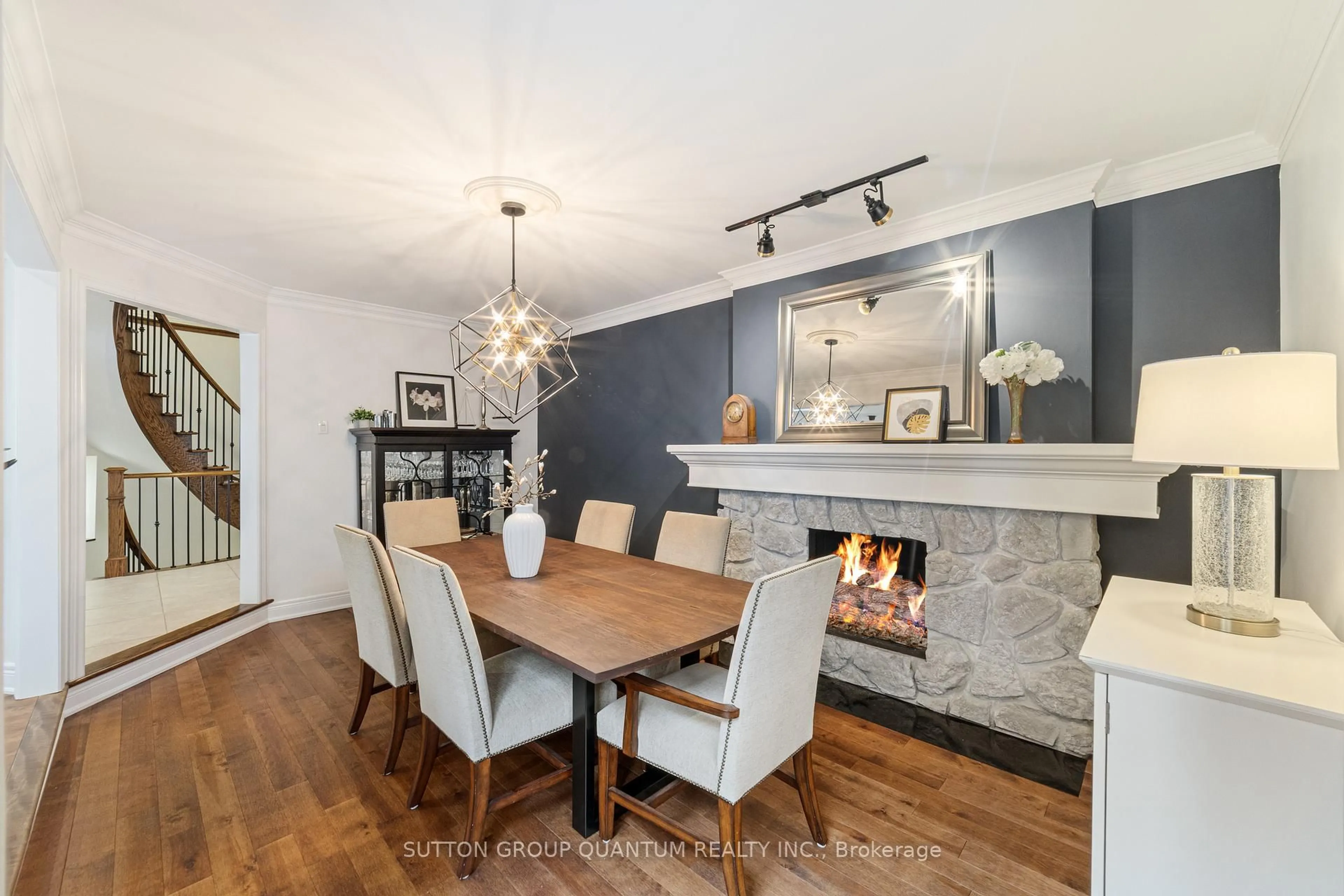 Dining room, wood/laminate floor for 5414 Sheldon Park Dr, Burlington Ontario L7L 5X3