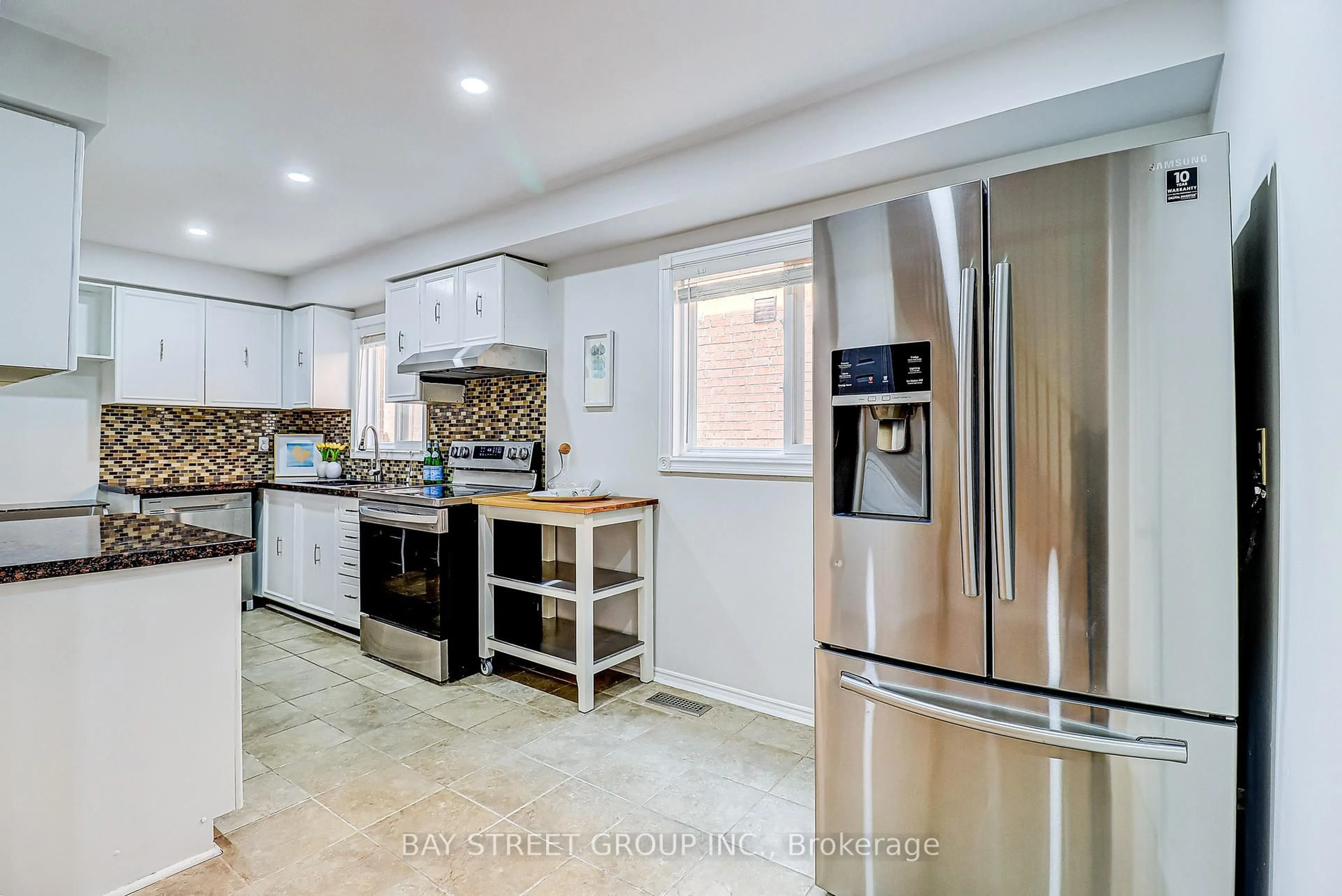 Open concept kitchen, ceramic/tile floor for 679 Constellation Dr, Mississauga Ontario L5R 2V9