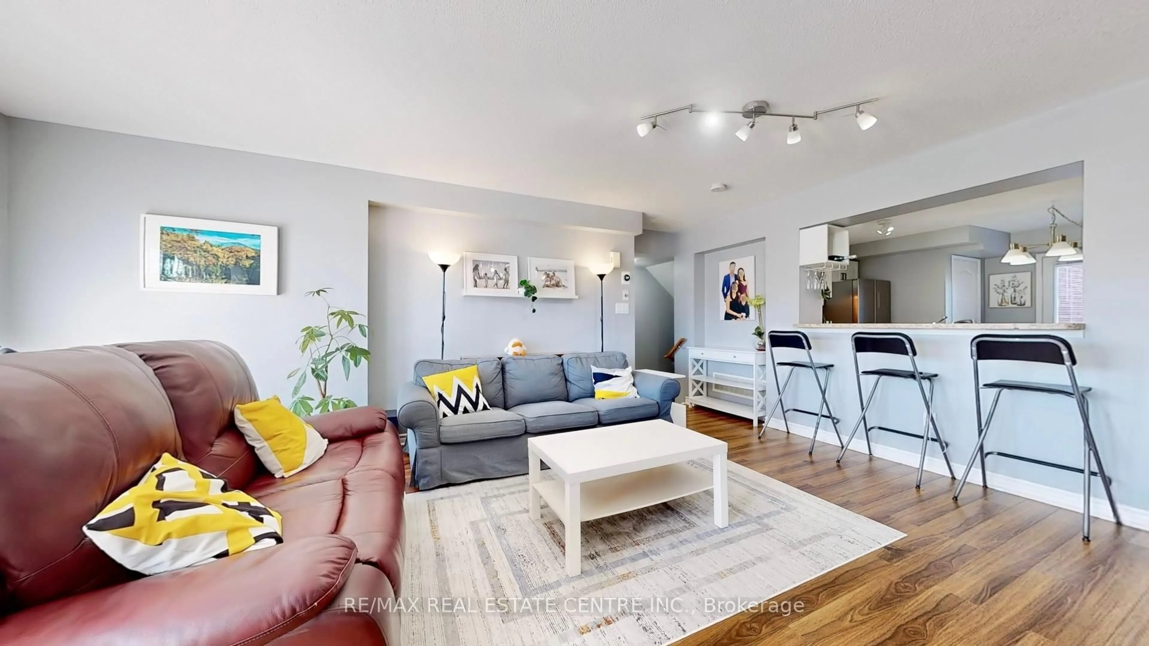 Living room with furniture, wood/laminate floor for 3335 Thomas St #5, Mississauga Ontario L5M 0P7