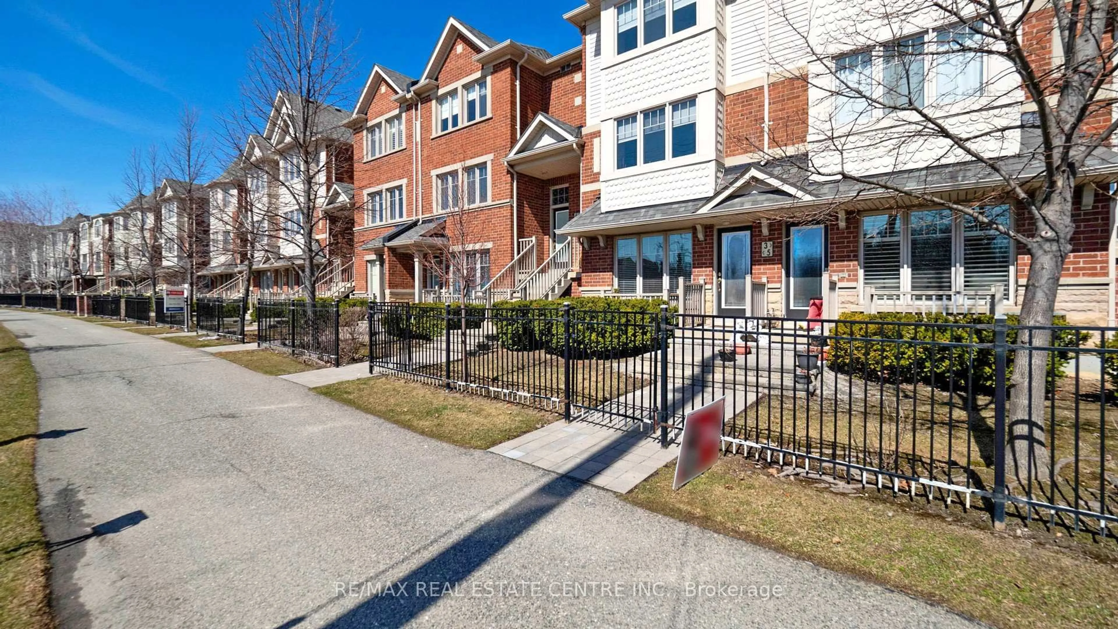 Unknown for 3335 Thomas St #5, Mississauga Ontario L5M 0P7