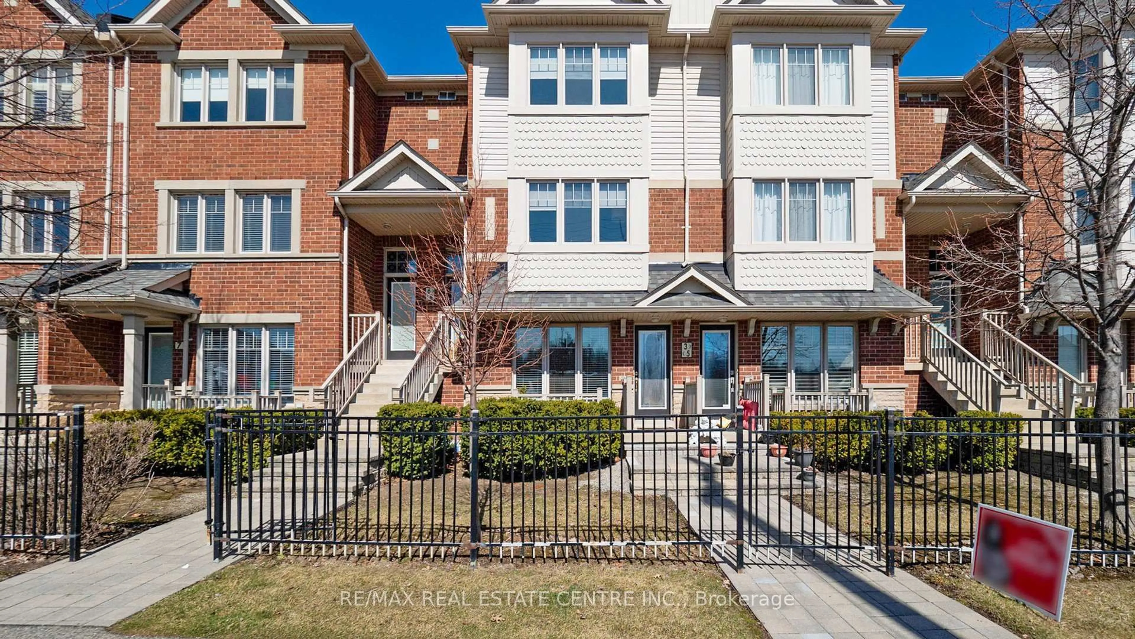 Home with brick exterior material, street for 3335 Thomas St #5, Mississauga Ontario L5M 0P7