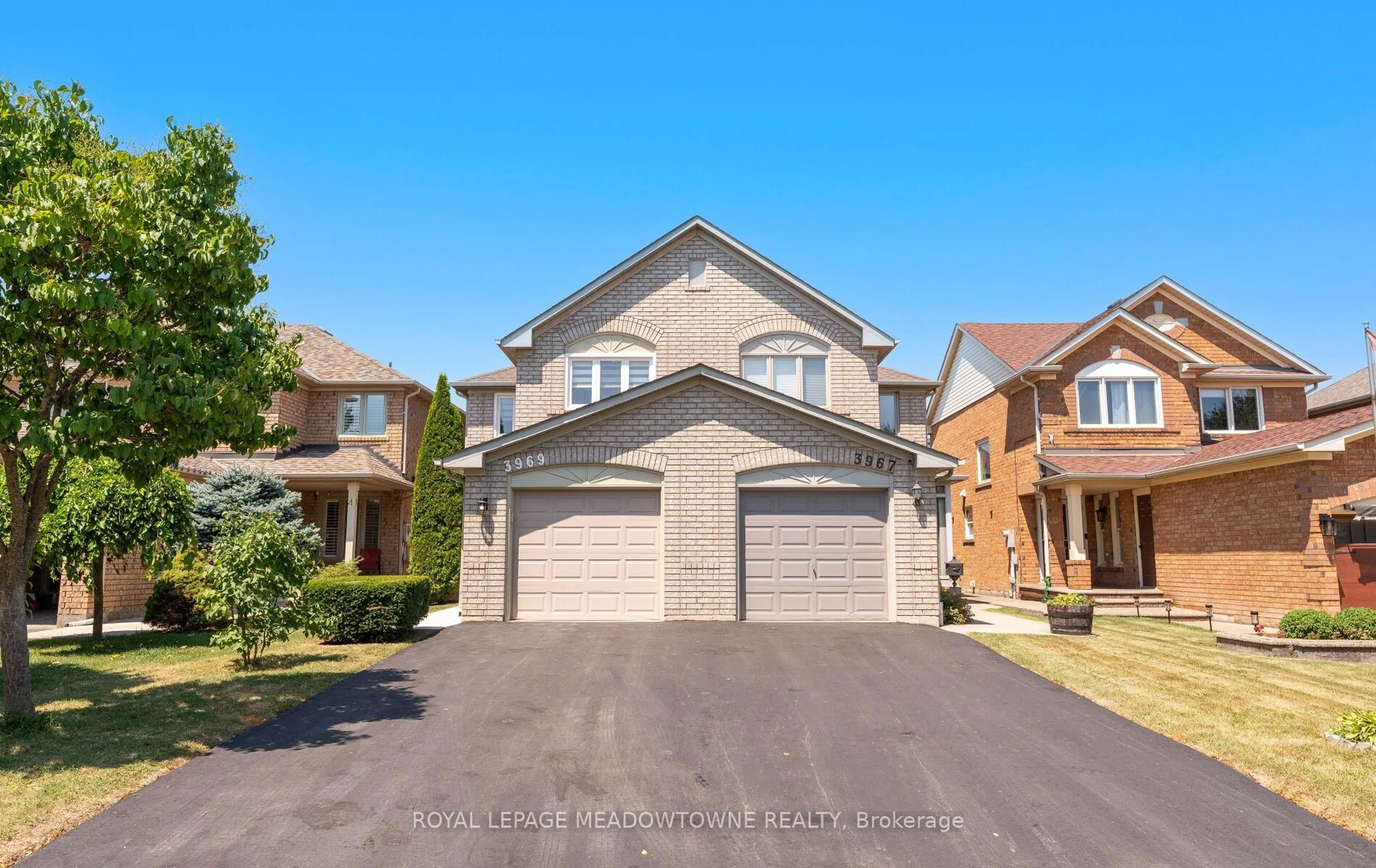 Home with brick exterior material, street for 3969 Bentridge Rd, Mississauga Ontario L5N 7V8