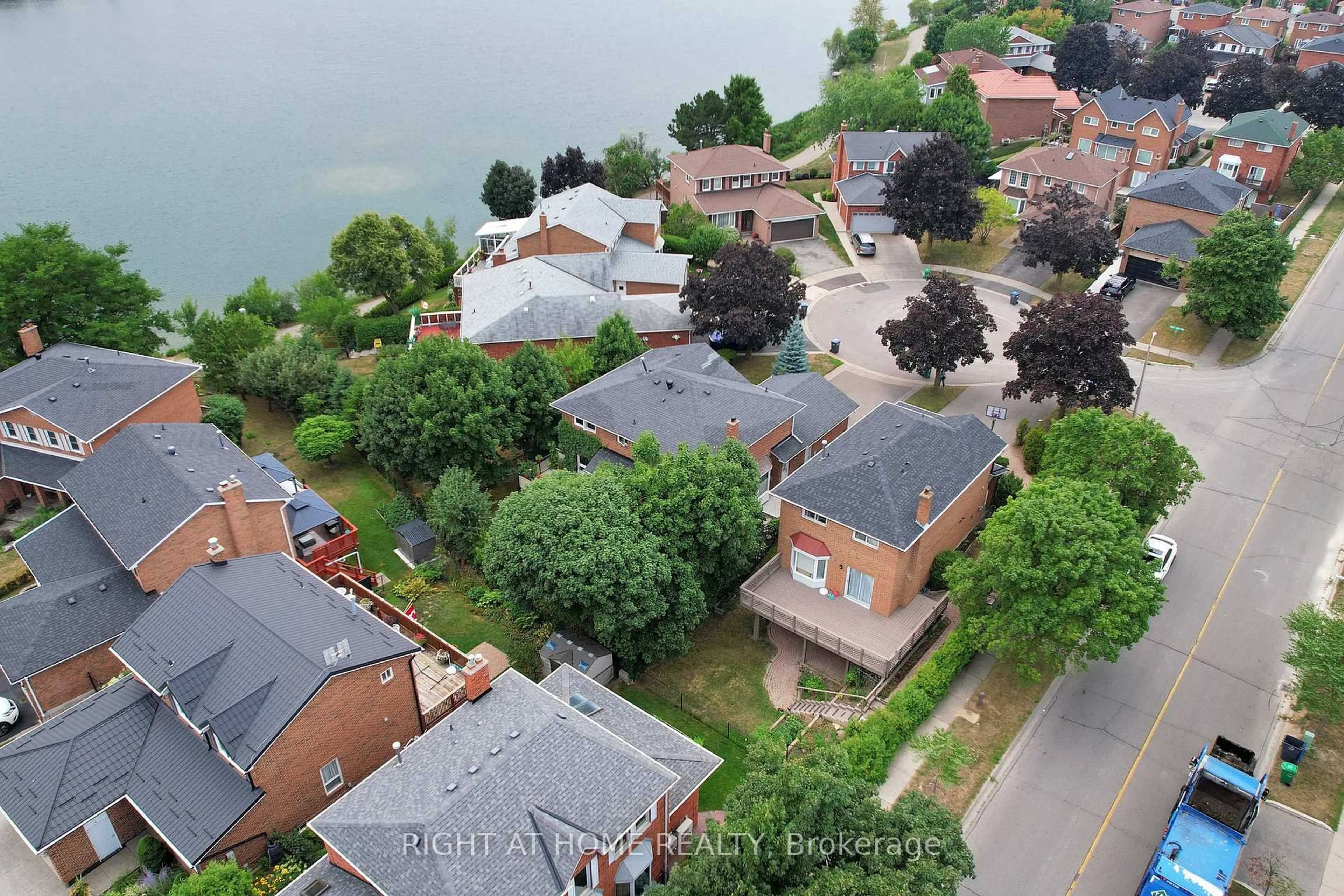 A pic from outside/outdoor area/front of a property/back of a property/a pic from drone, water/lake/river/ocean view for 4 Peggy Anne Cove, Brampton Ontario L6S 5E4