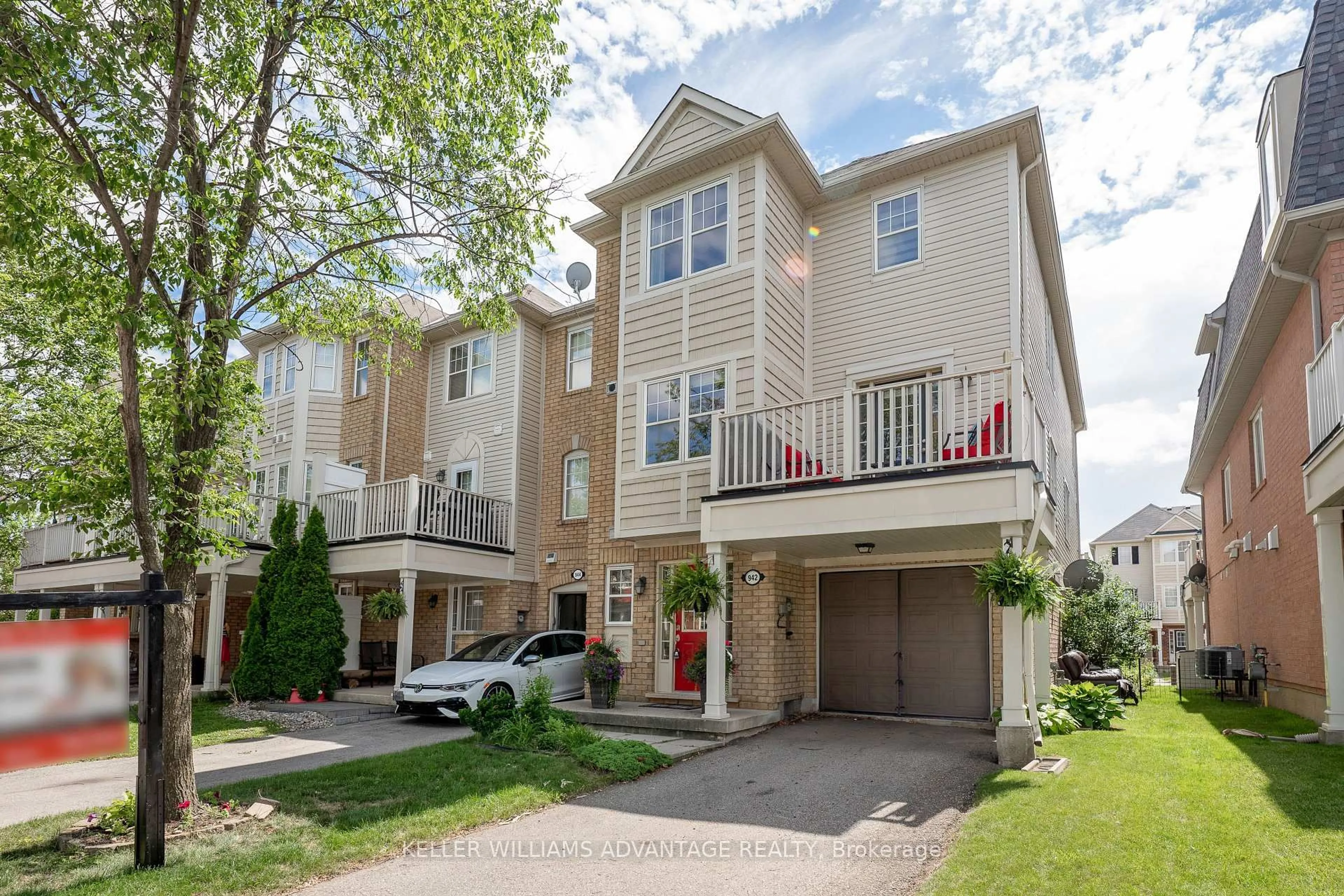 Home with vinyl exterior material, street for 942 Burgess Gdns, Milton Ontario L9T 0K6