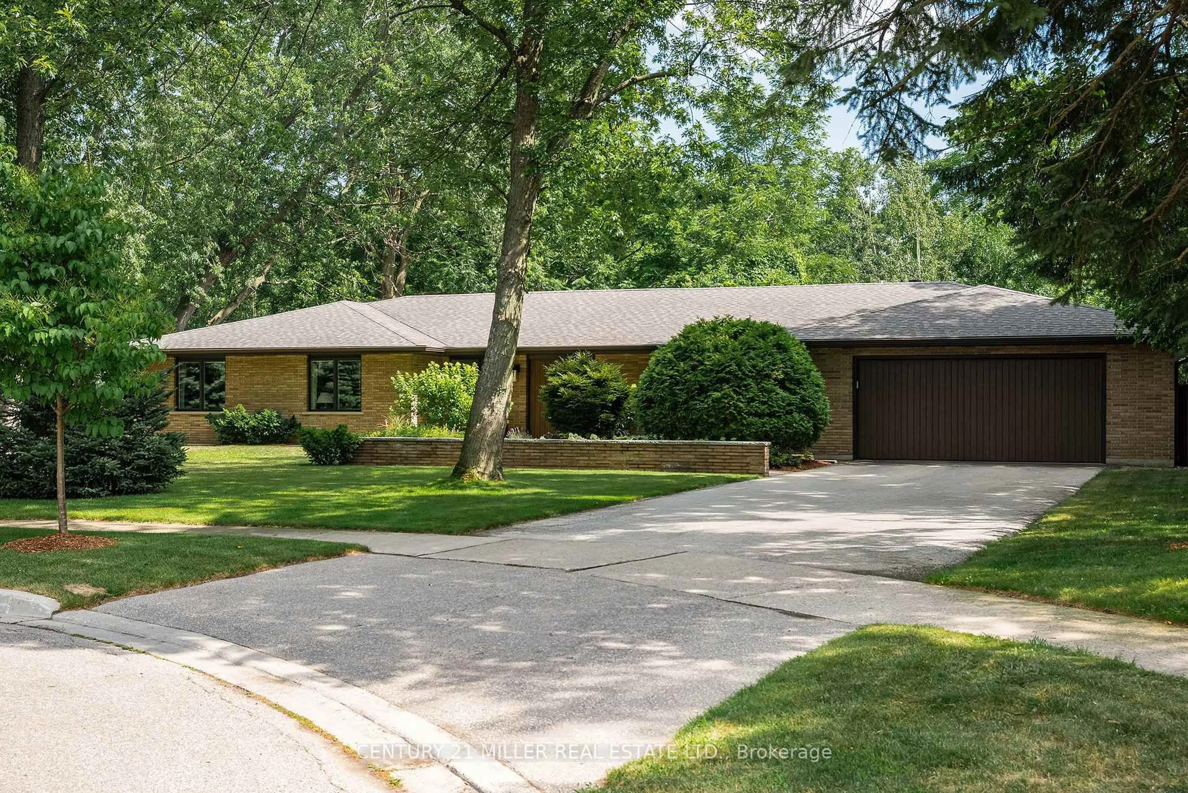 Home with brick exterior material, street for 686 Nautalex Crt, Mississauga Ontario L5H 1A7