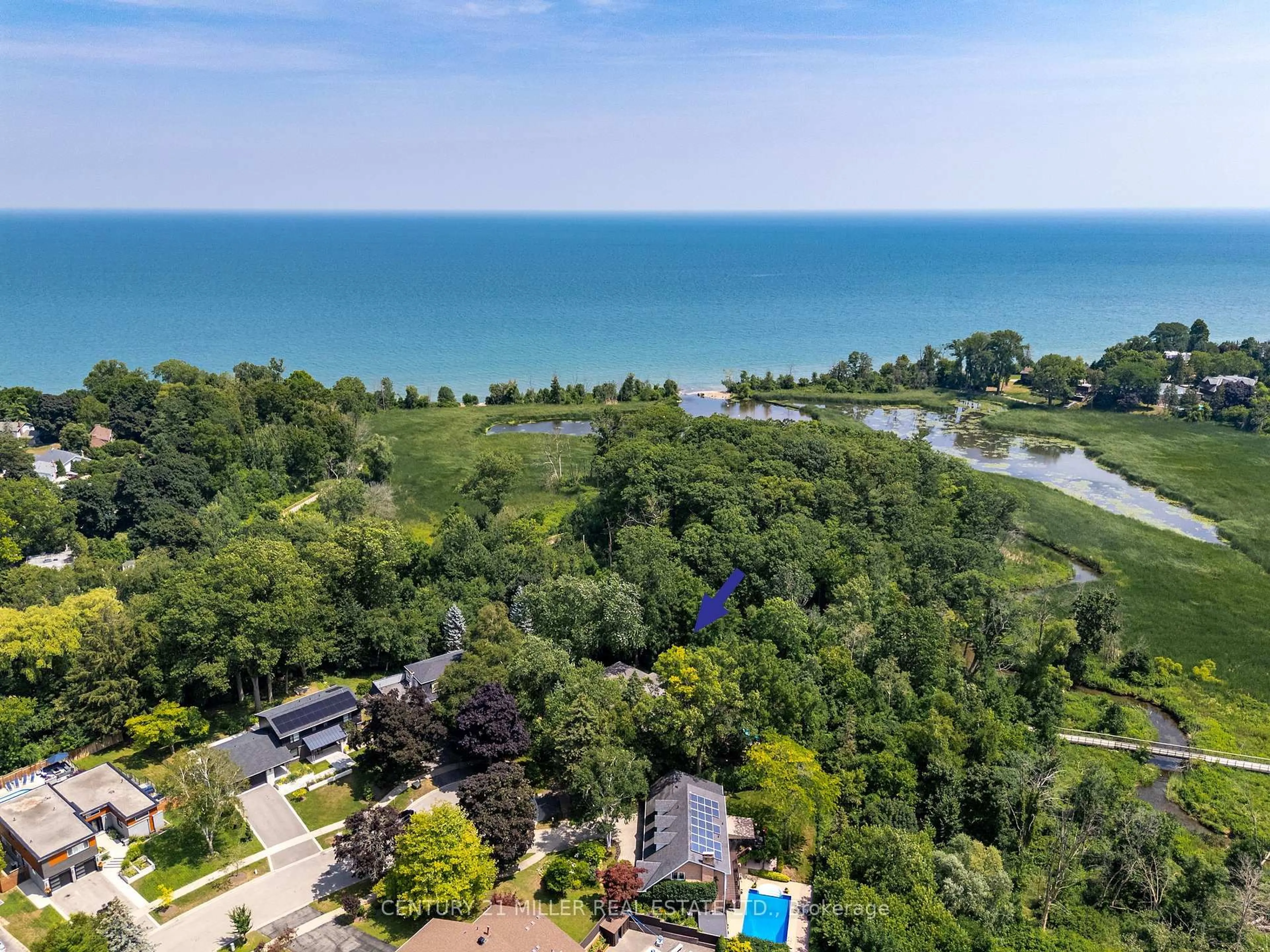 A pic from outside/outdoor area/front of a property/back of a property/a pic from drone, water/lake/river/ocean view for 686 Nautalex Crt, Mississauga Ontario L5H 1A7