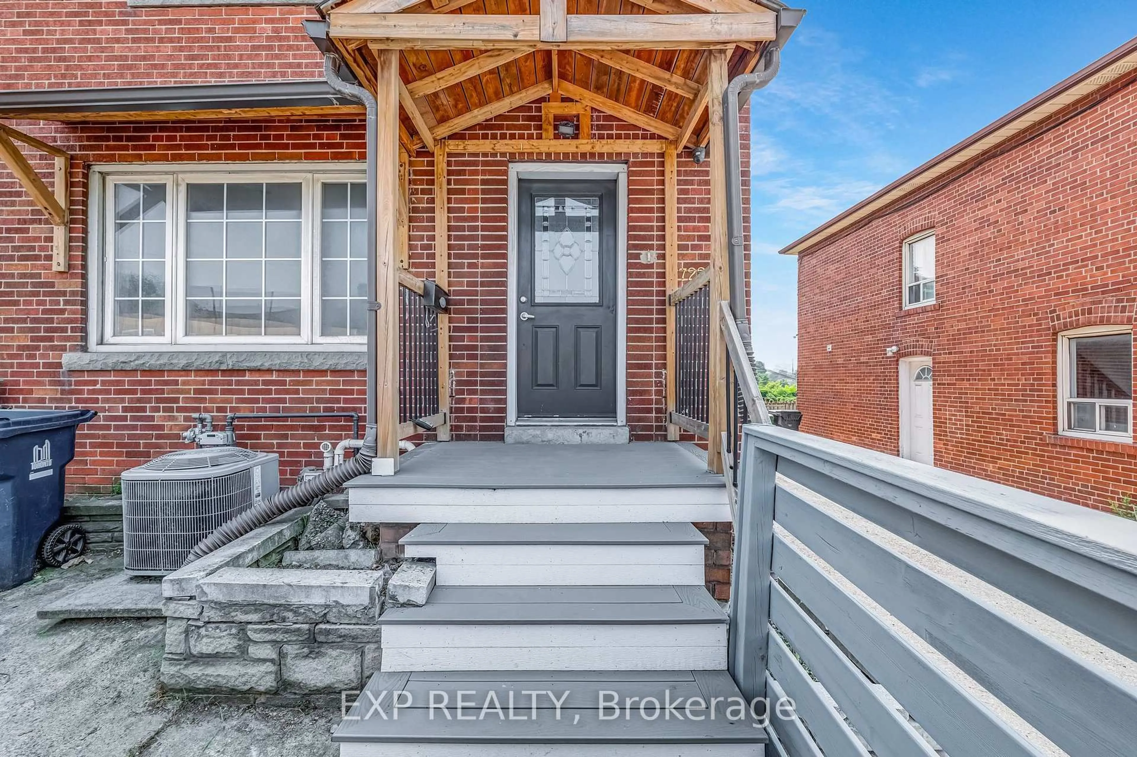 Home with brick exterior material, street for 722 Weston Rd, Toronto Ontario M6N 3R5