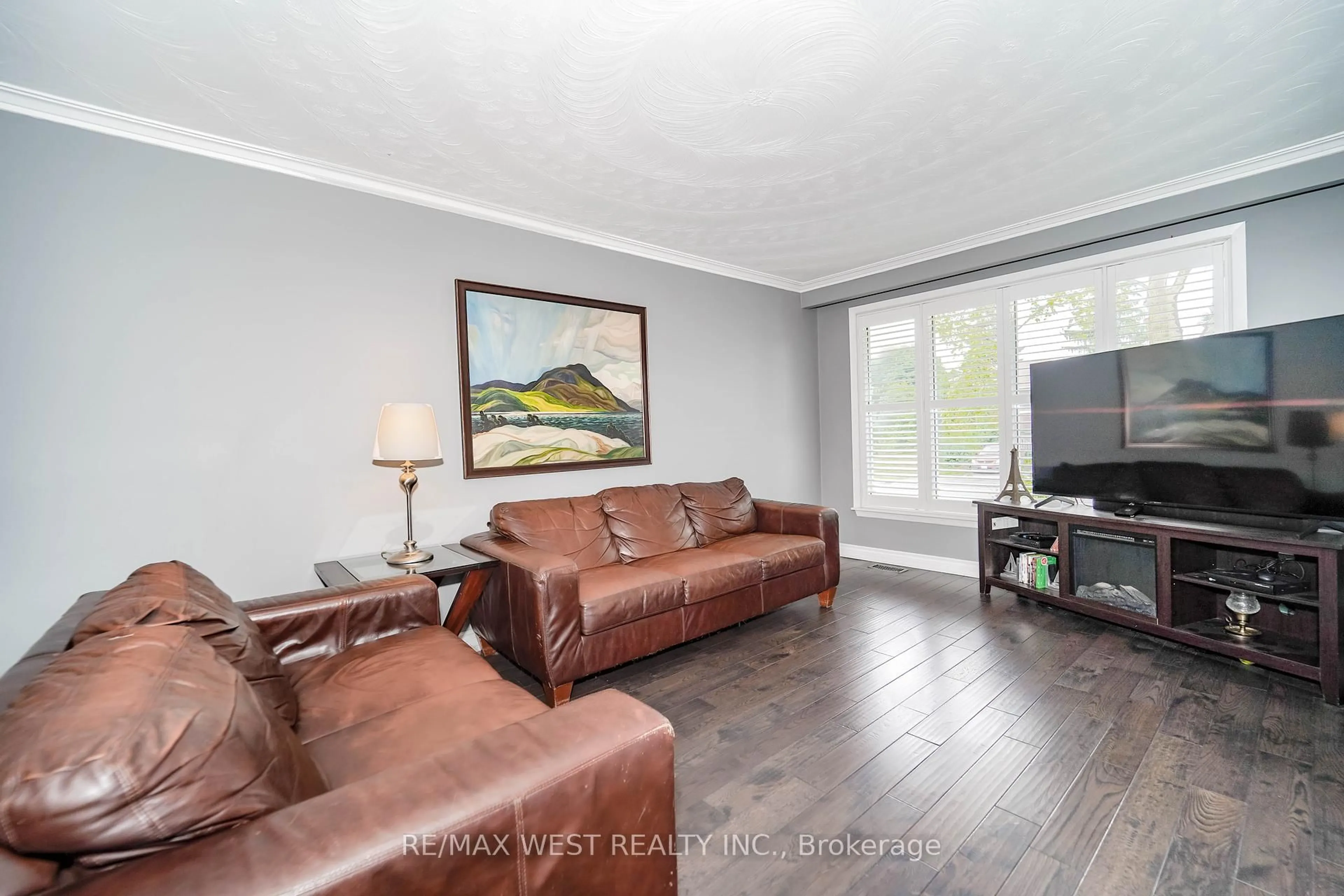 Living room with furniture, wood/laminate floor for 110 Wareside Rd, Toronto Ontario M9C 3B6