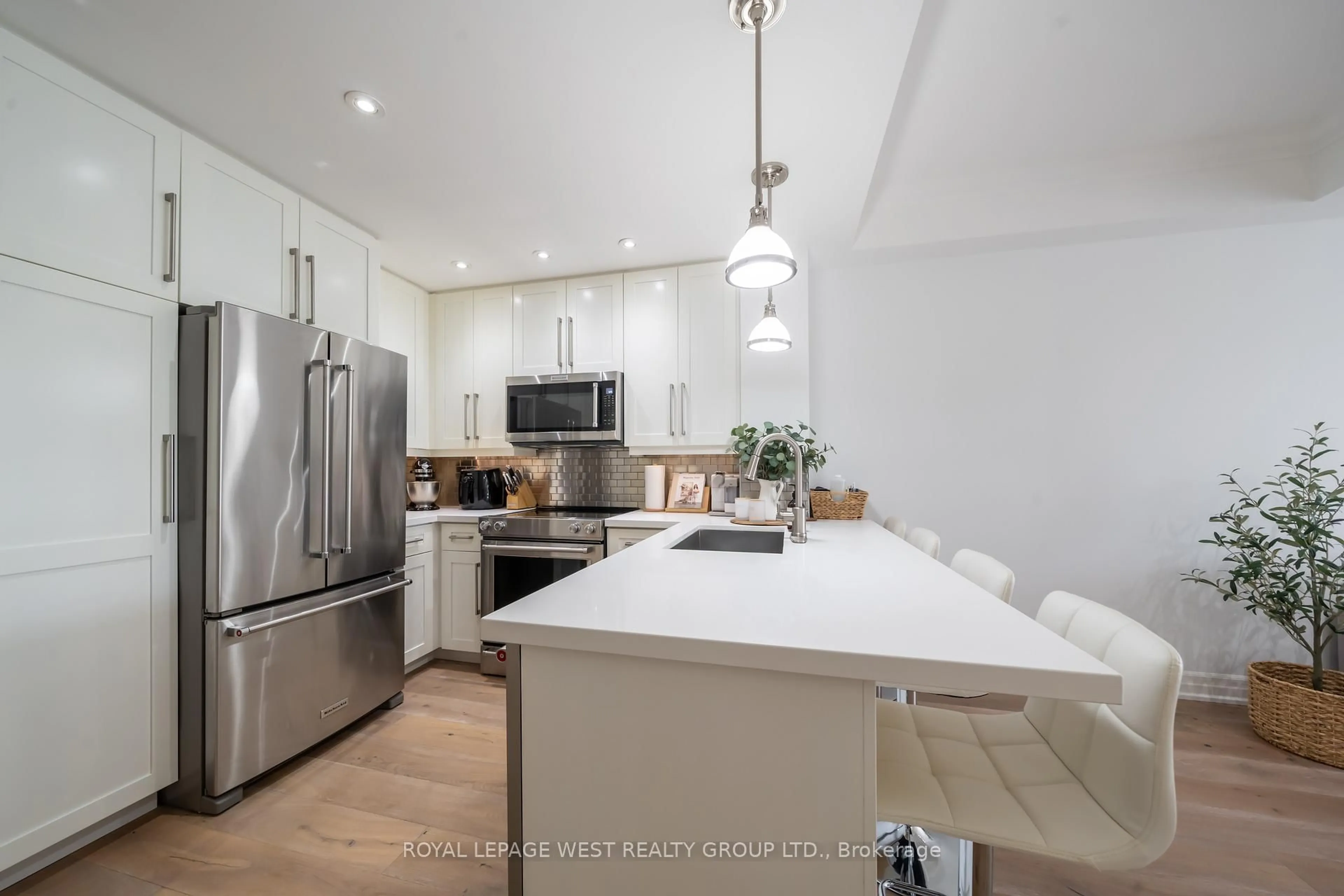 Open concept kitchen, unknown for 2855 Bloor St #616, Toronto Ontario M8X 3A1