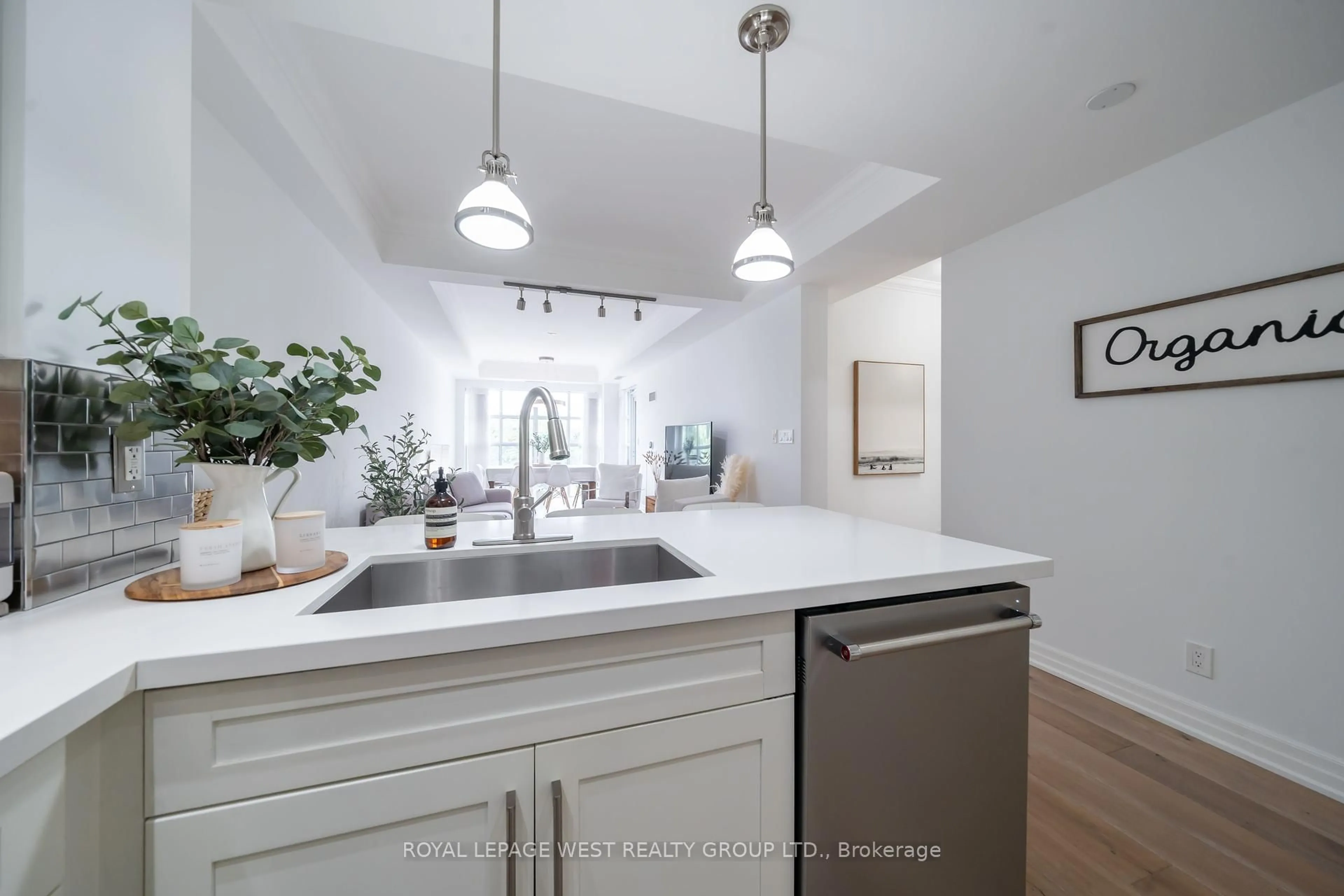 Open concept kitchen, ceramic/tile floor for 2855 Bloor St #616, Toronto Ontario M8X 3A1