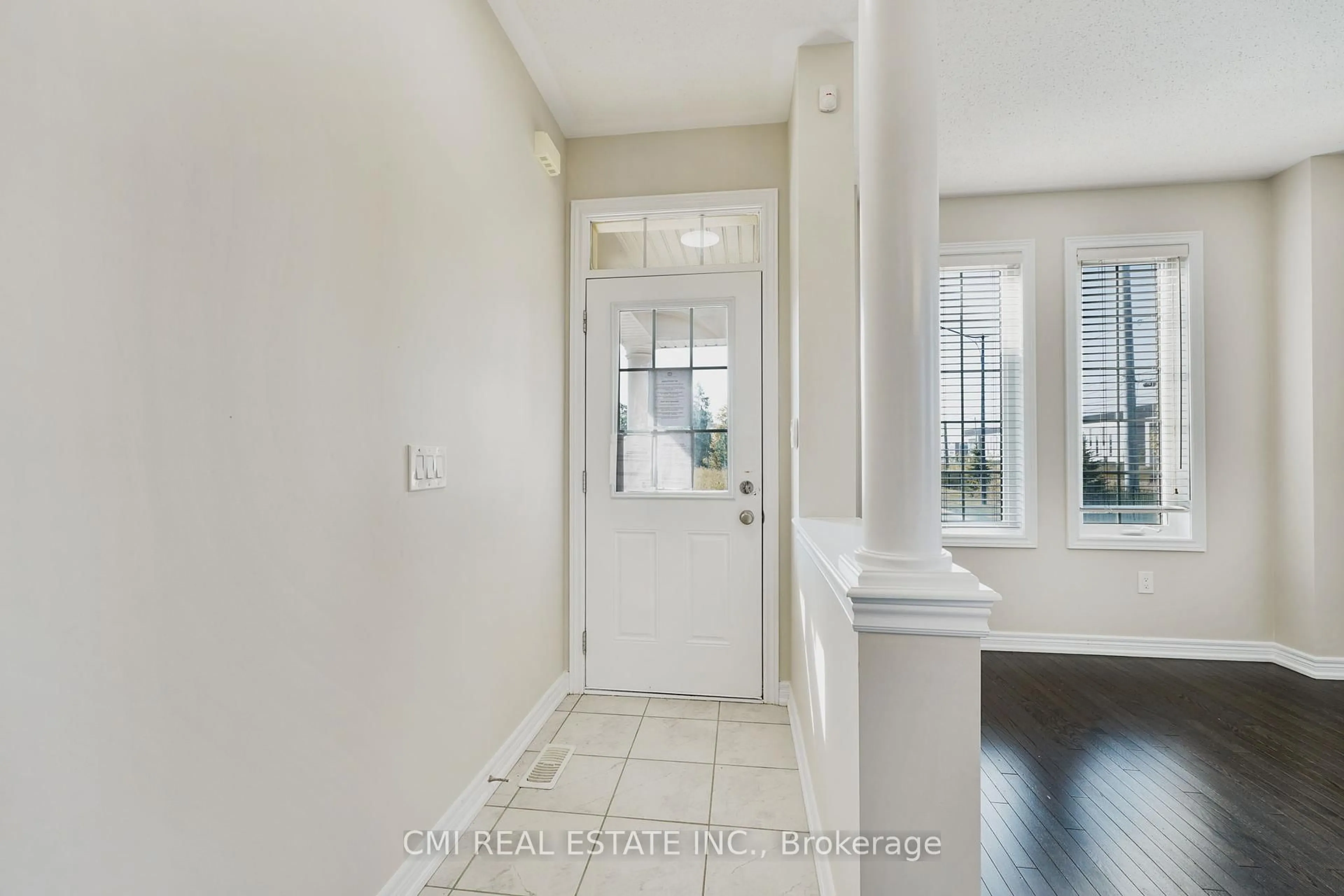 Indoor entryway for 40 Spokanne St, Brampton Ontario L6R 4A2