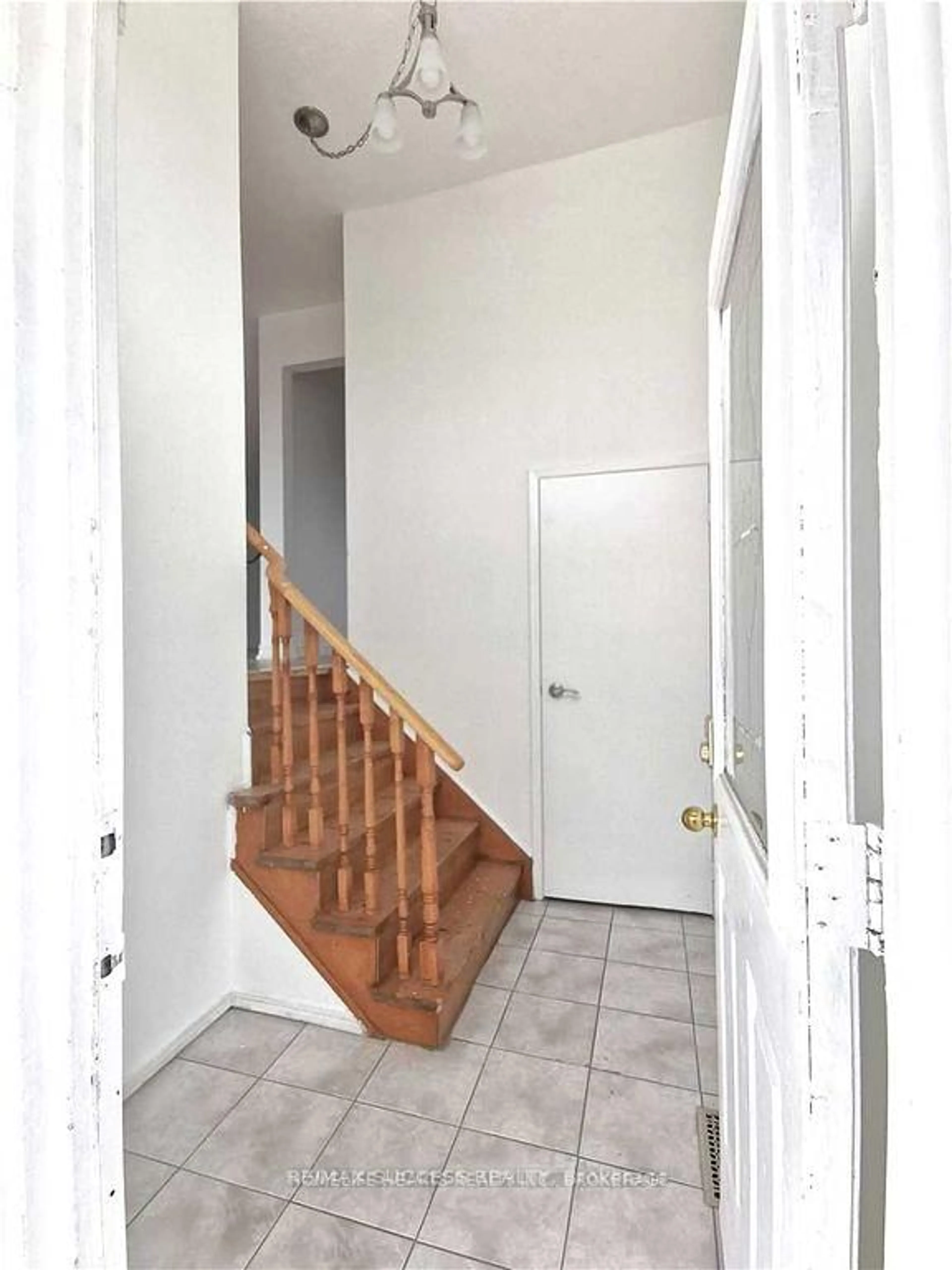 Unknown for 32 Martindale Cres, Brampton Ontario L6X 2T9