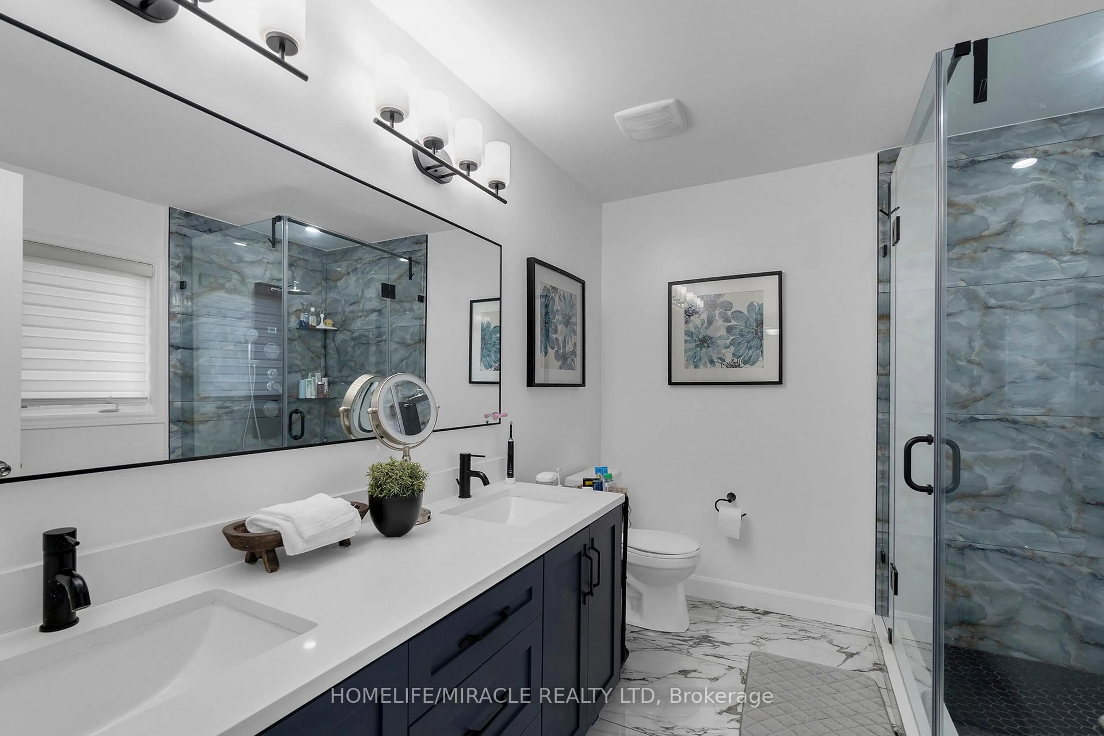 Contemporary bathroom, ceramic/tile floor for 10 Dormington Cres, Brampton Ontario L6P 3S9
