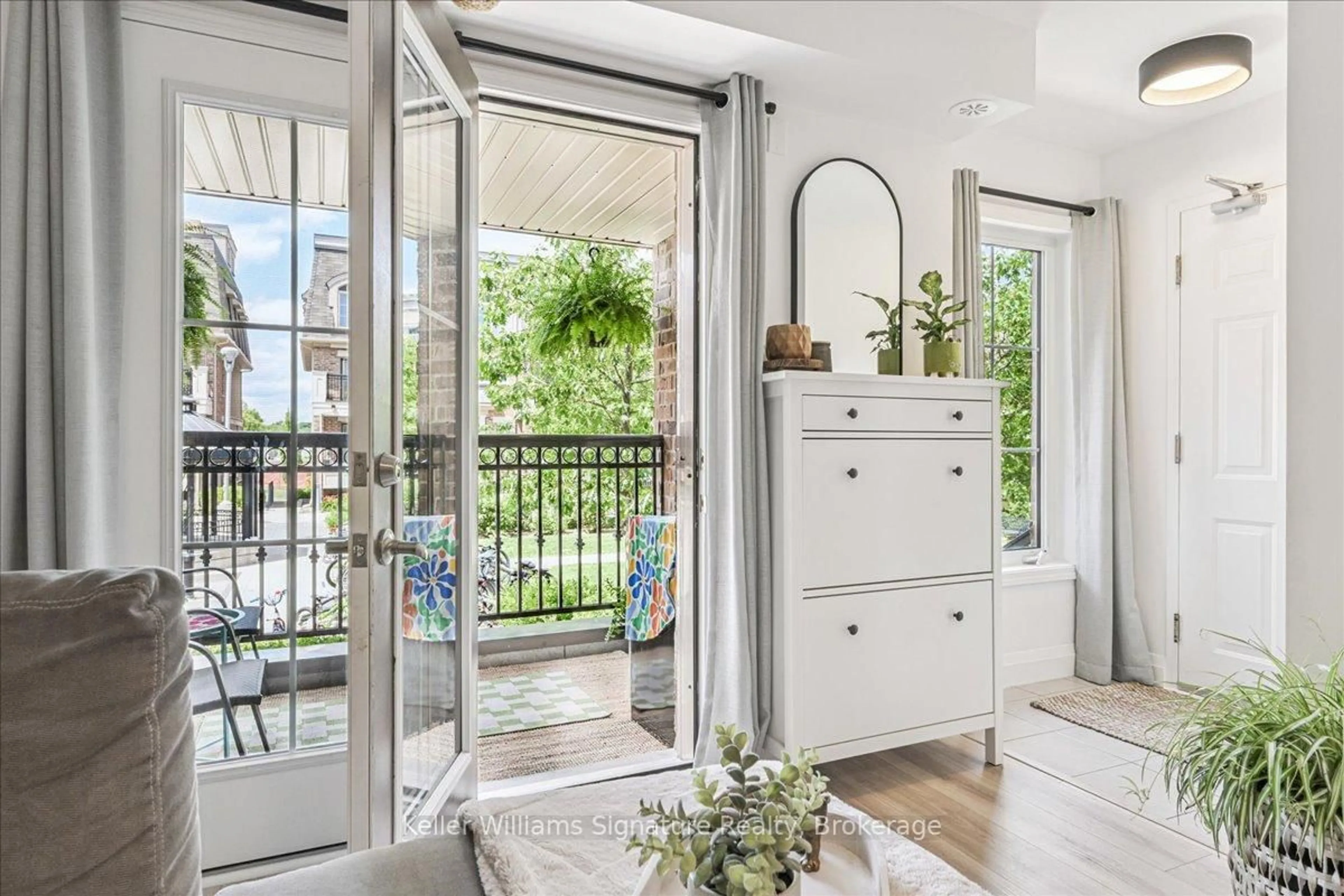 Indoor entryway for 2441 Greenwich Dr #98, Oakville Ontario L6M 0S4