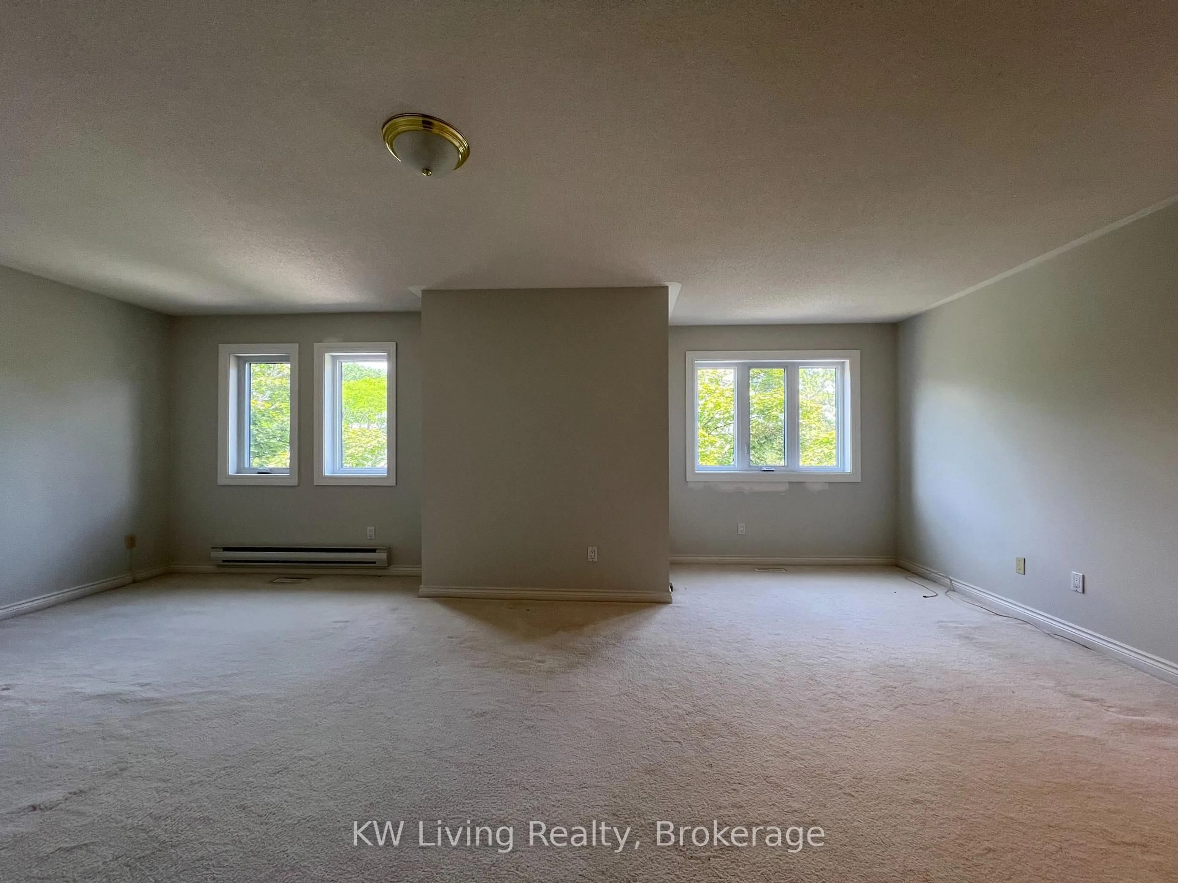 A pic of a room for 5490 Glen Erin Dr #35, Mississauga Ontario L5M 5R4