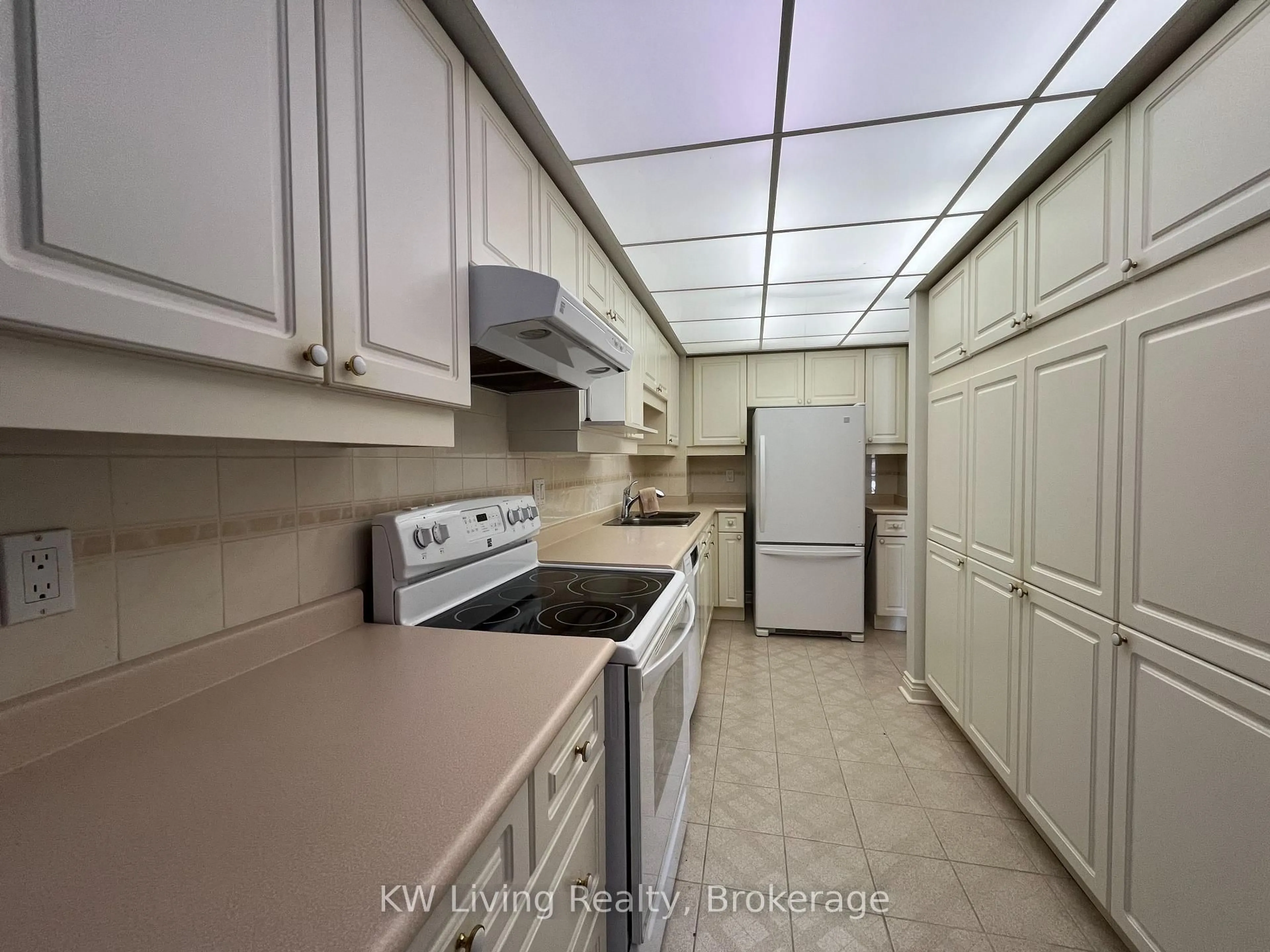 Kitchen with laundary machines, ceramic/tile floor for 5490 Glen Erin Dr #35, Mississauga Ontario L5M 5R4