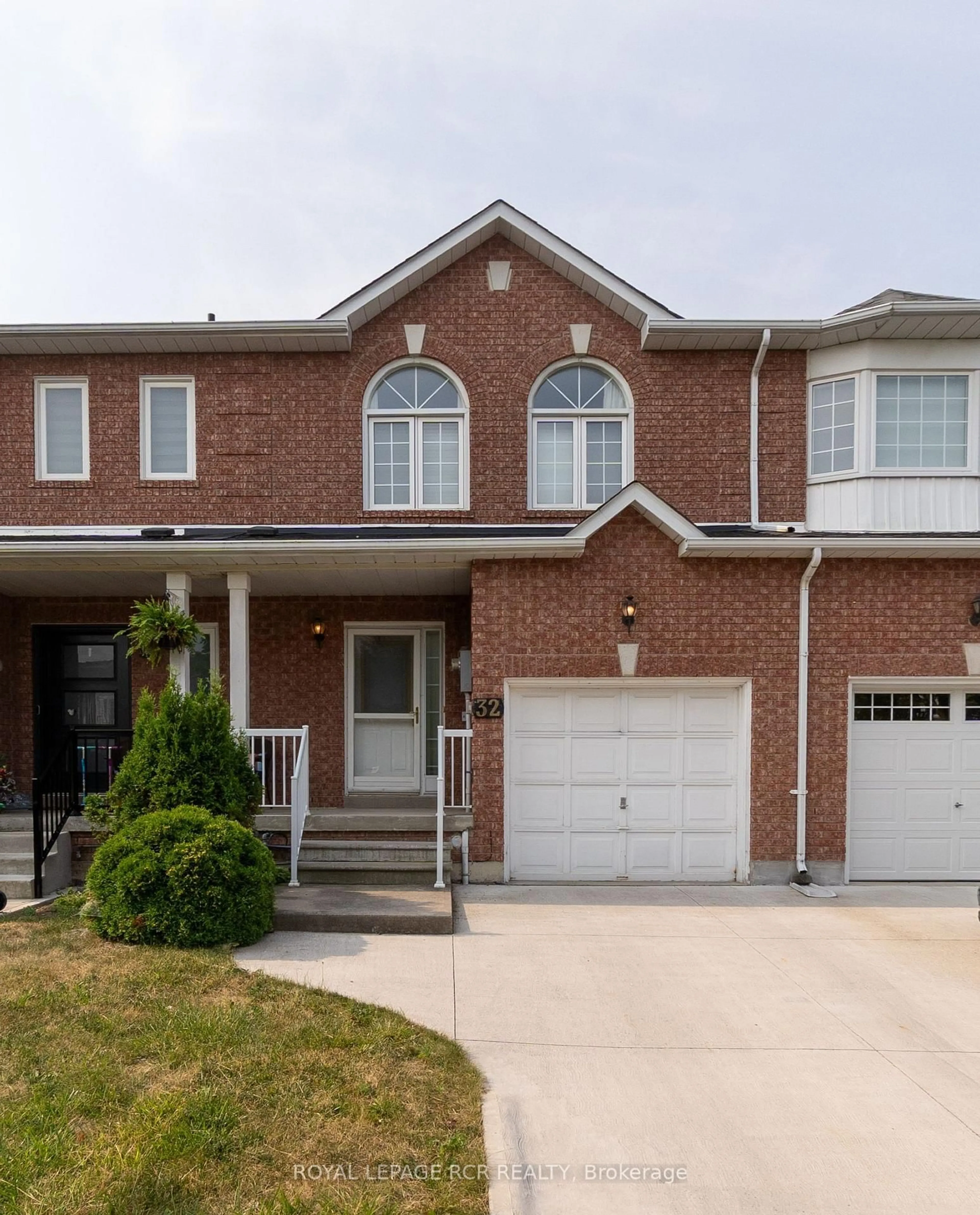 Home with brick exterior material, street for 32 Waterbury St, Caledon Ontario L7E 1X2