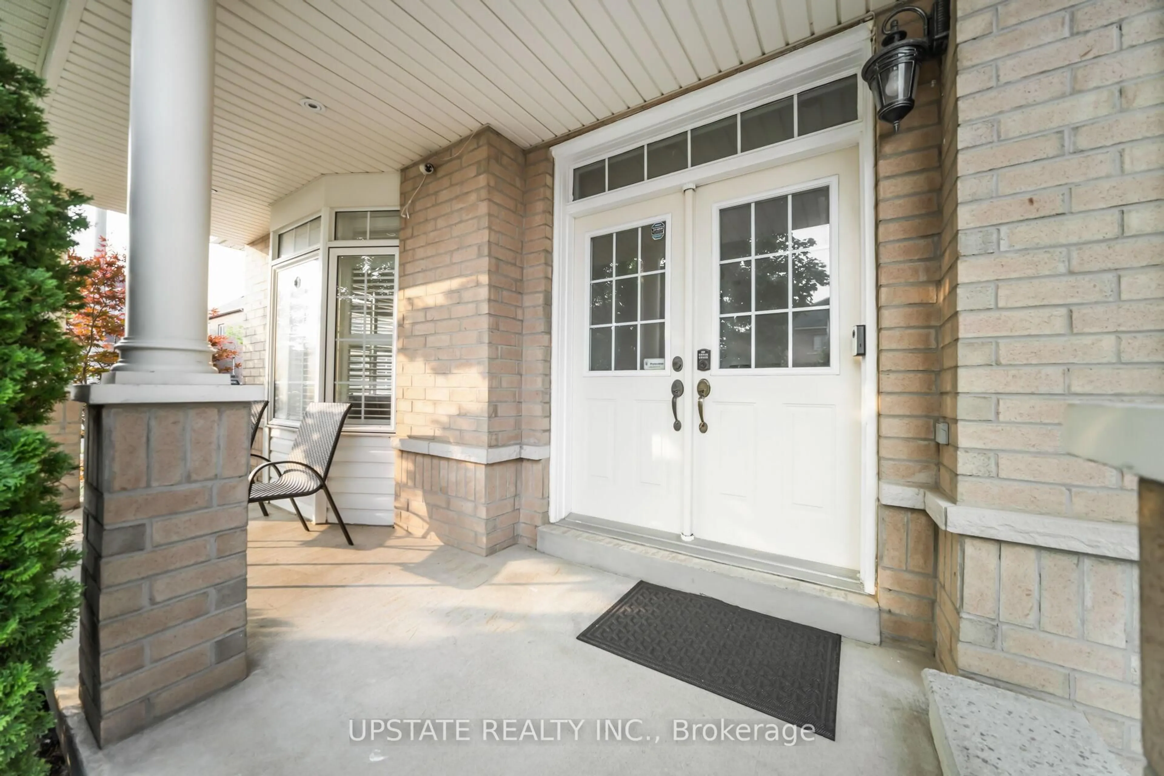 Indoor entryway for 48 Clementine Dr, Brampton Ontario L6Y 5R7