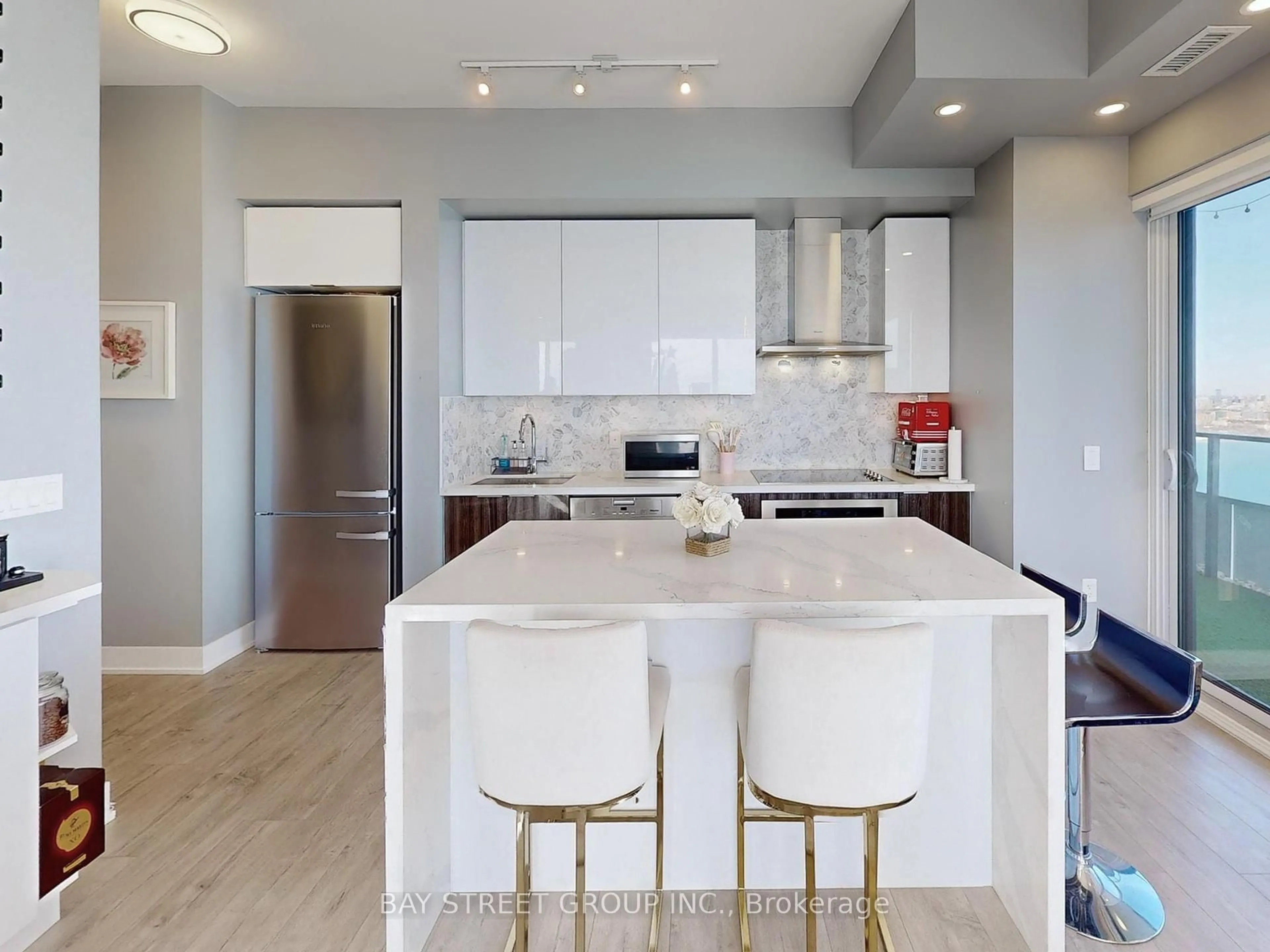 Contemporary kitchen, unknown for 30 Shore Breeze Dr #Lph07A, Toronto Ontario M8V 1A1