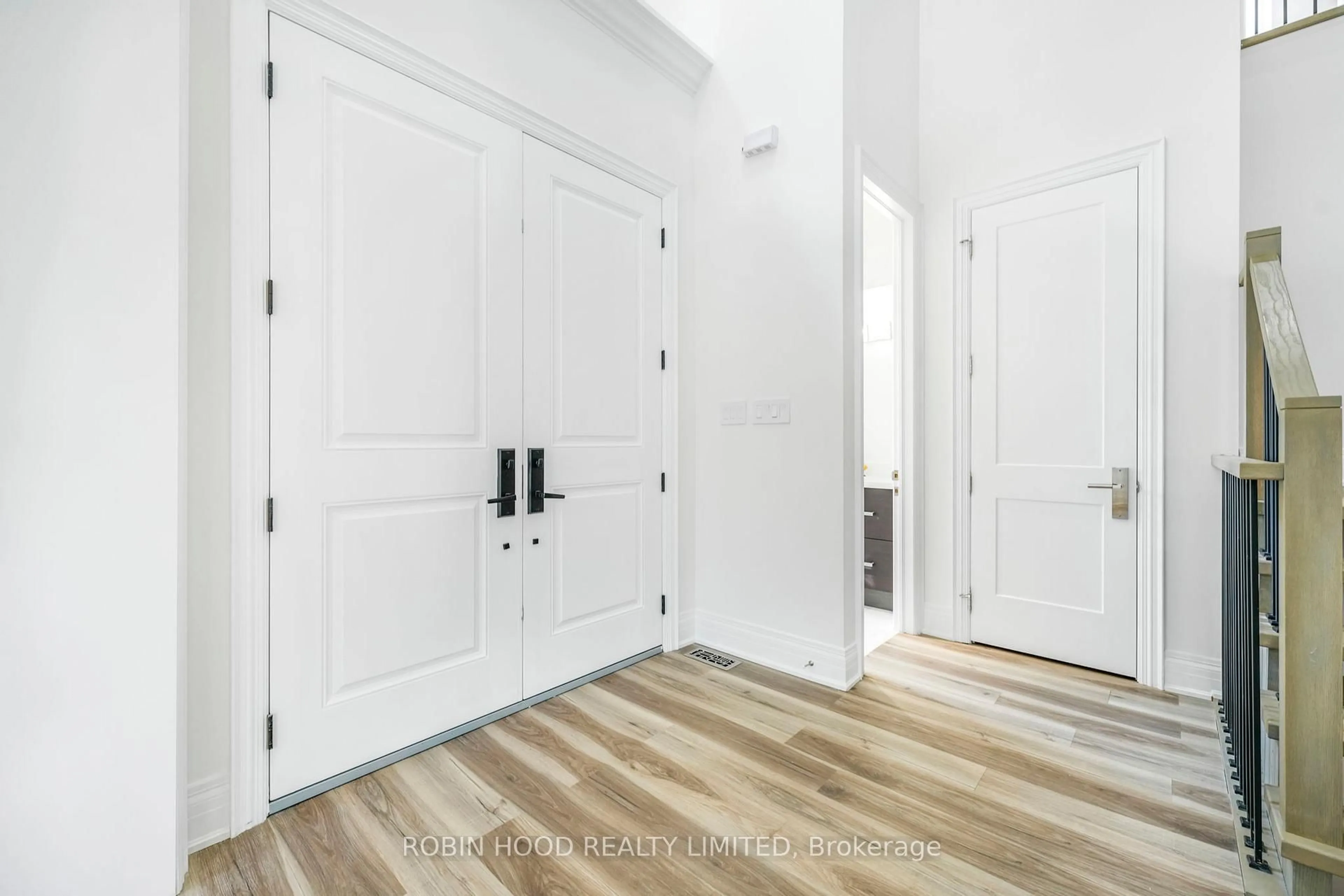 Indoor entryway for 1409 Tansley Dr # , Oakville Ontario L6L 2N6