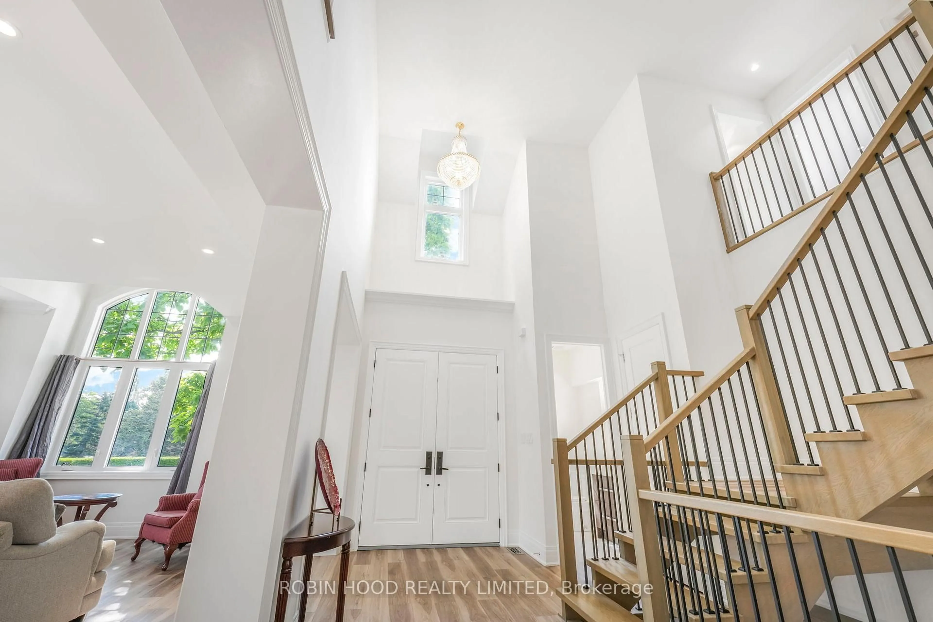 Indoor foyer for 1409 Tansley Dr # , Oakville Ontario L6L 2N6