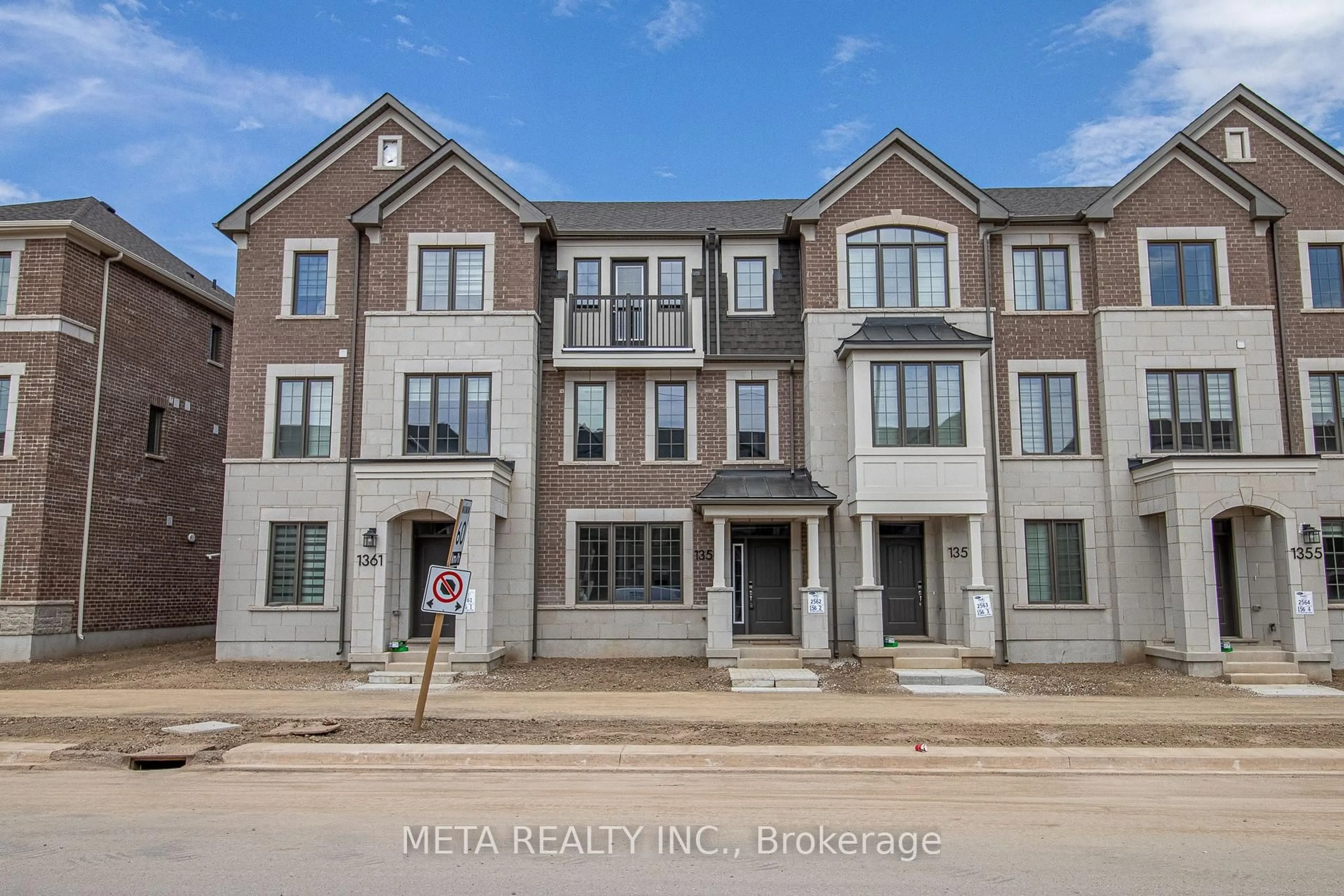 Unknown for 1359 William Halton Pkwy, Oakville Ontario L6H 7B3