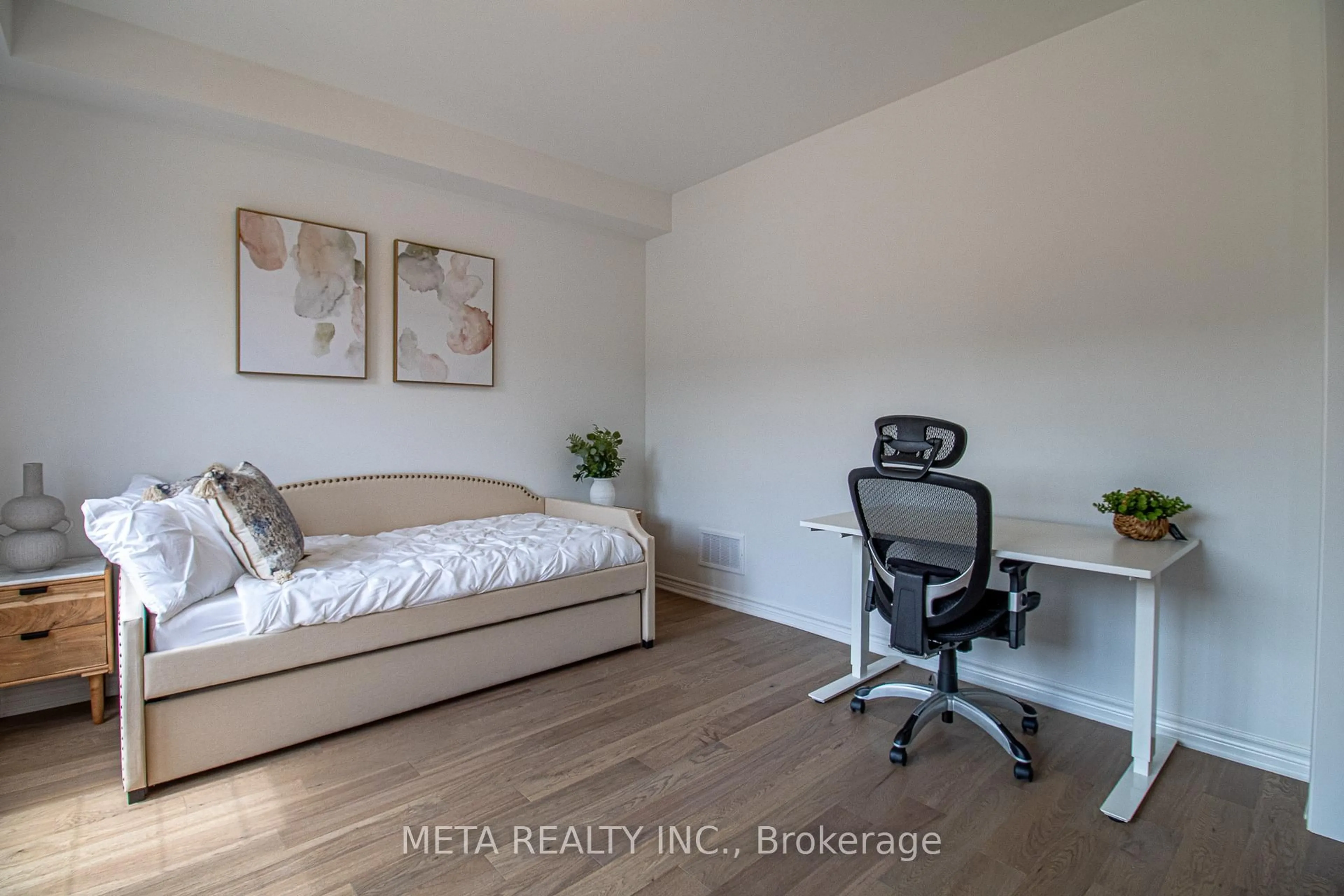 A pic of a room for 1359 William Halton Pkwy, Oakville Ontario L6H 7B3