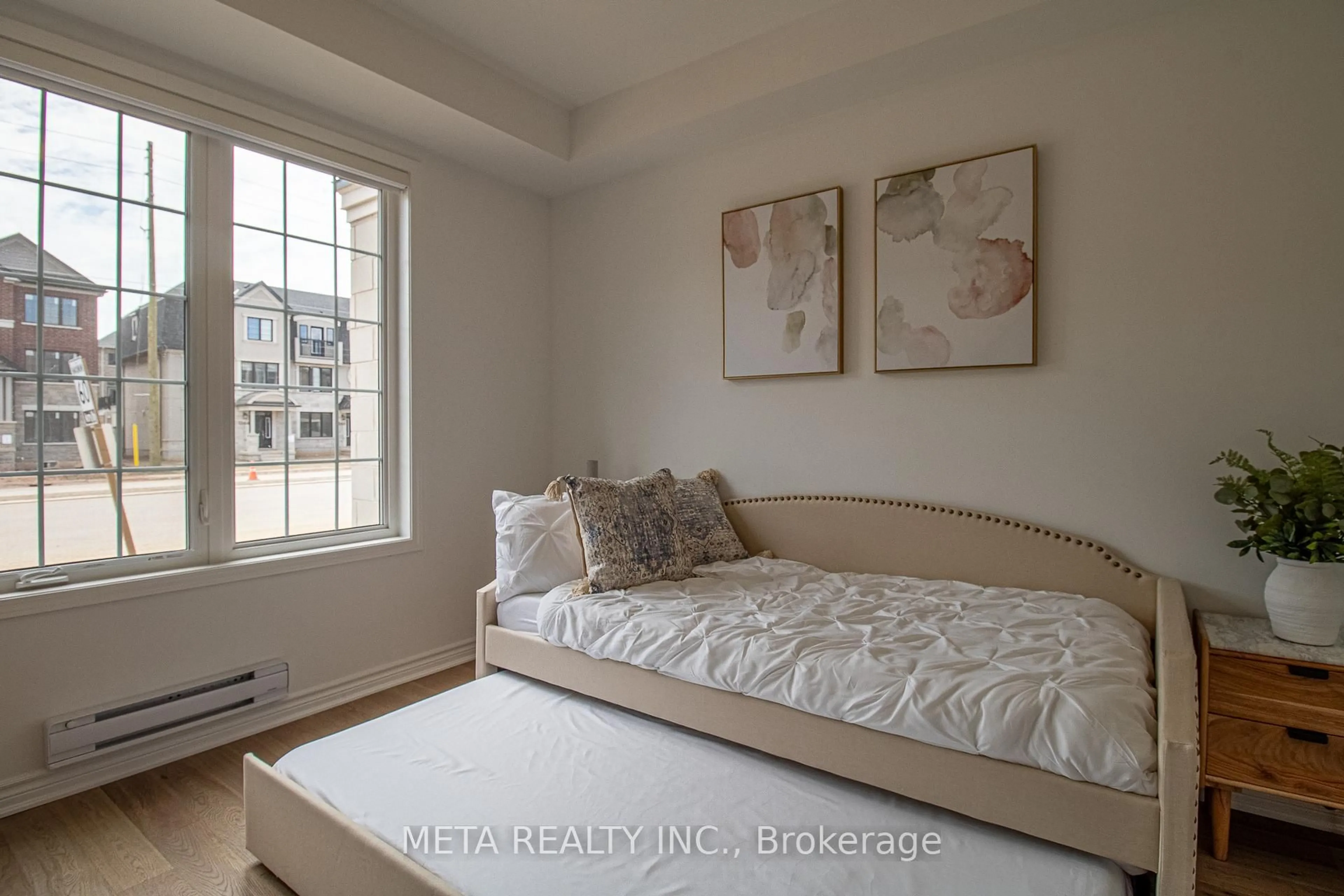 Bedroom with bed, unknown for 1359 William Halton Pkwy, Oakville Ontario L6H 7B3