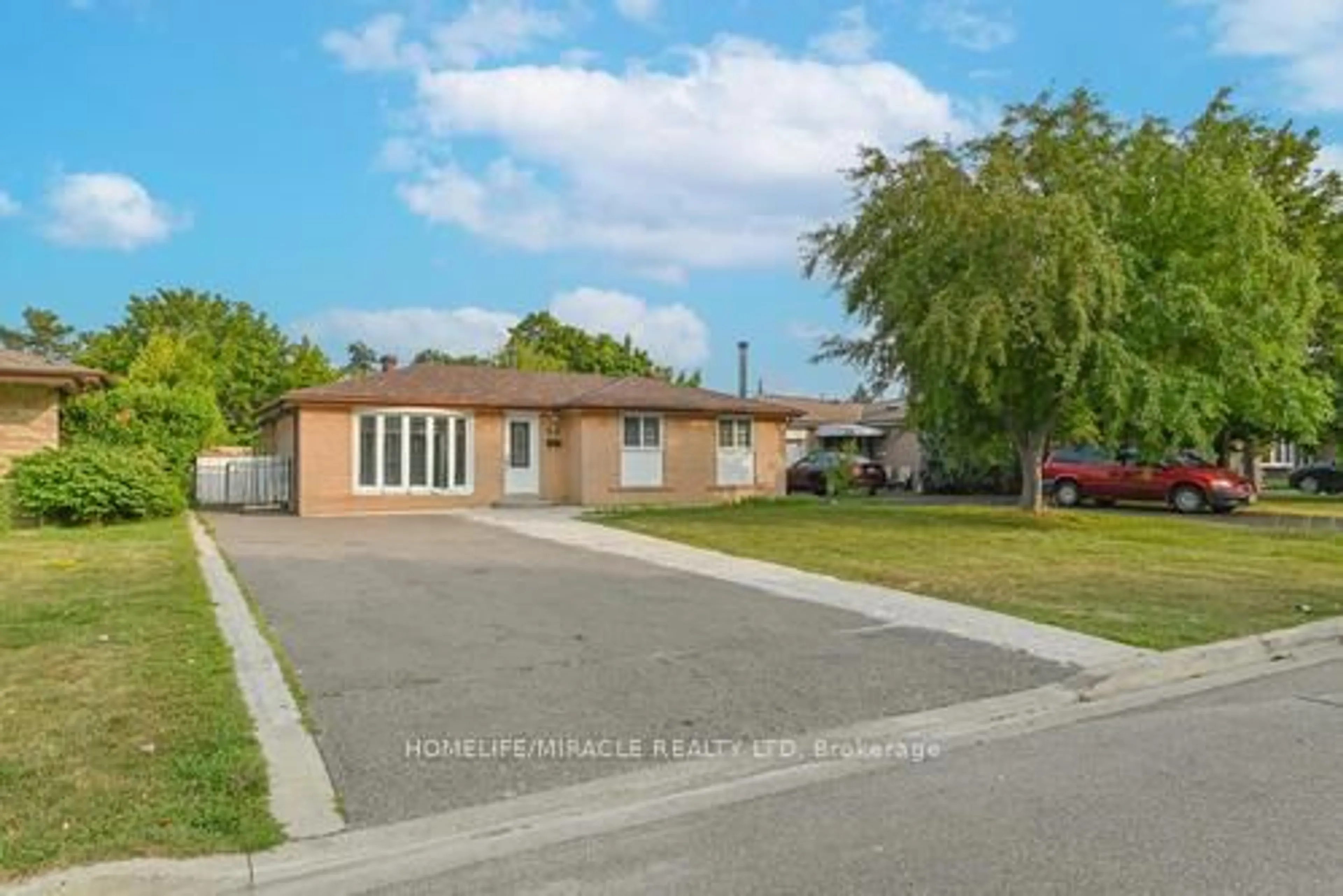 A pic from outside/outdoor area/front of a property/back of a property/a pic from drone, street for 6 Beechwood Cres, Brampton Ontario L6T 1Y1
