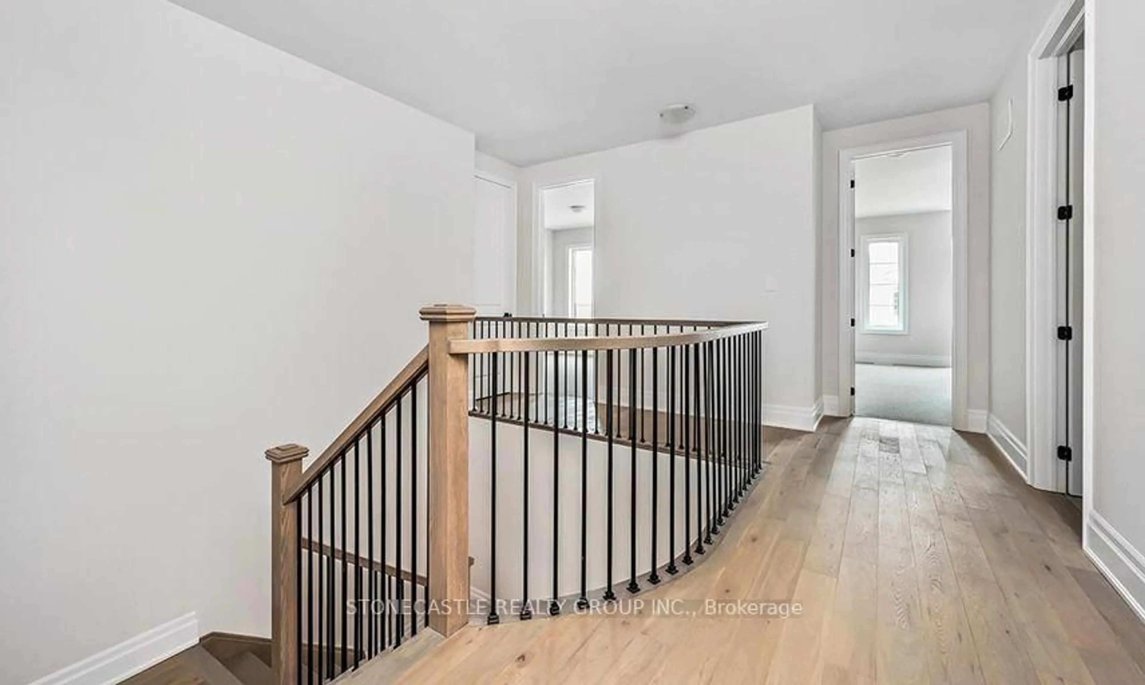 Stairs for 1326 Lynx Gdns, Oakville Ontario L6H 3W9