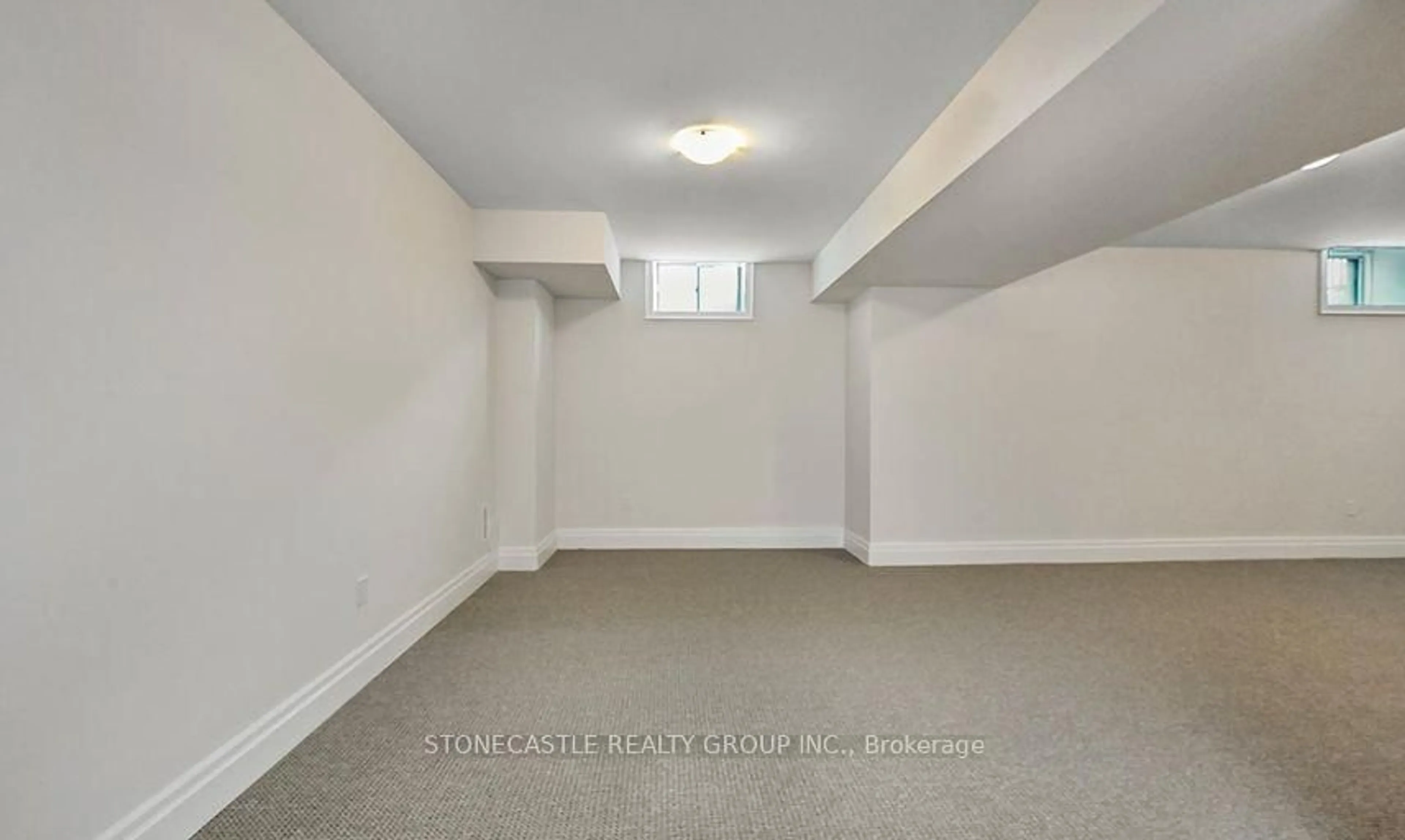 A pic of a room for 1326 Lynx Gdns, Oakville Ontario L6H 3W9