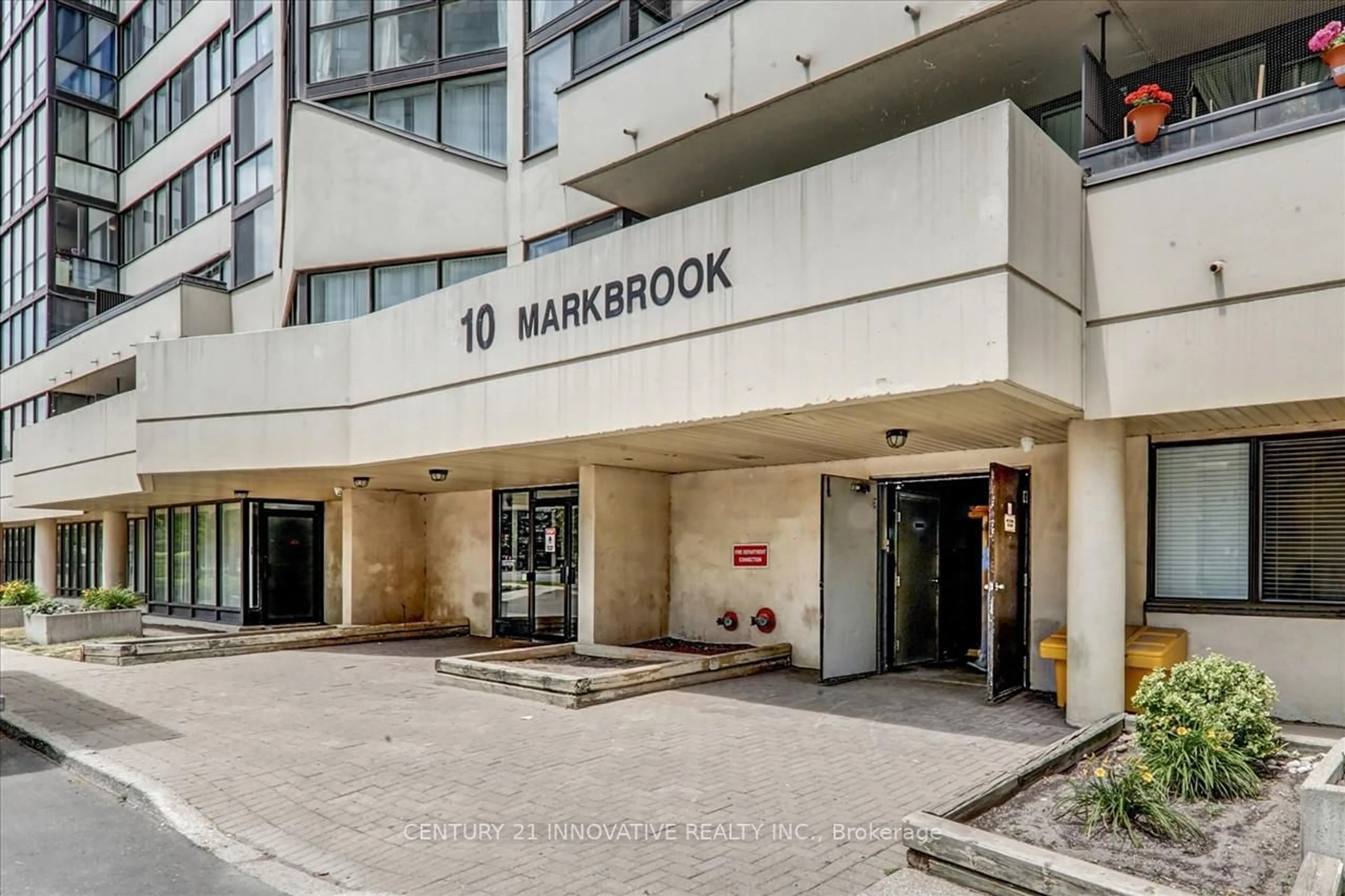 Indoor foyer for 10 Markbrook Lane #1004, Toronto Ontario M9V 5E3