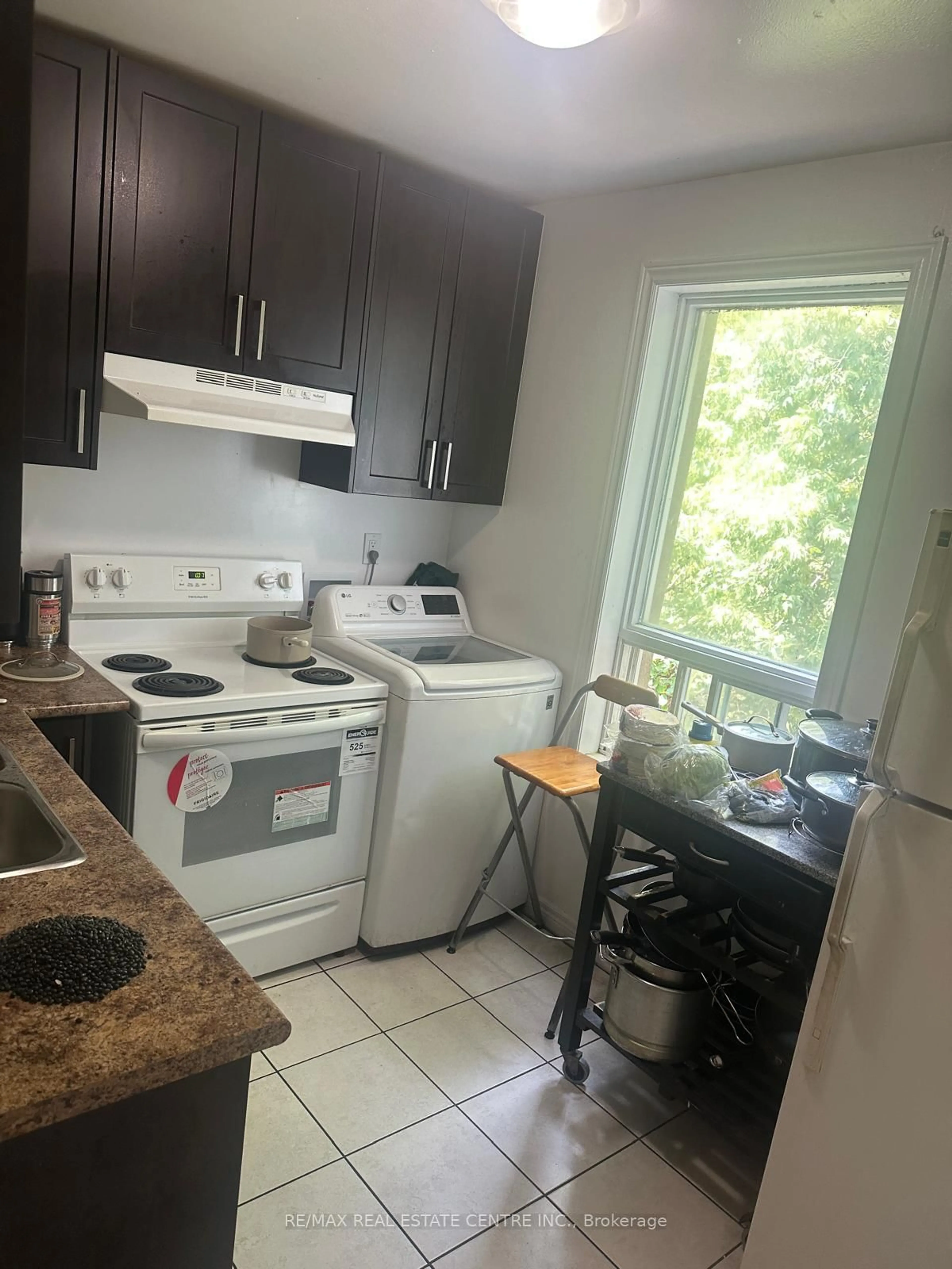 Standard kitchen, unknown for 6 Ray Ave, Toronto Ontario M6M 2A8
