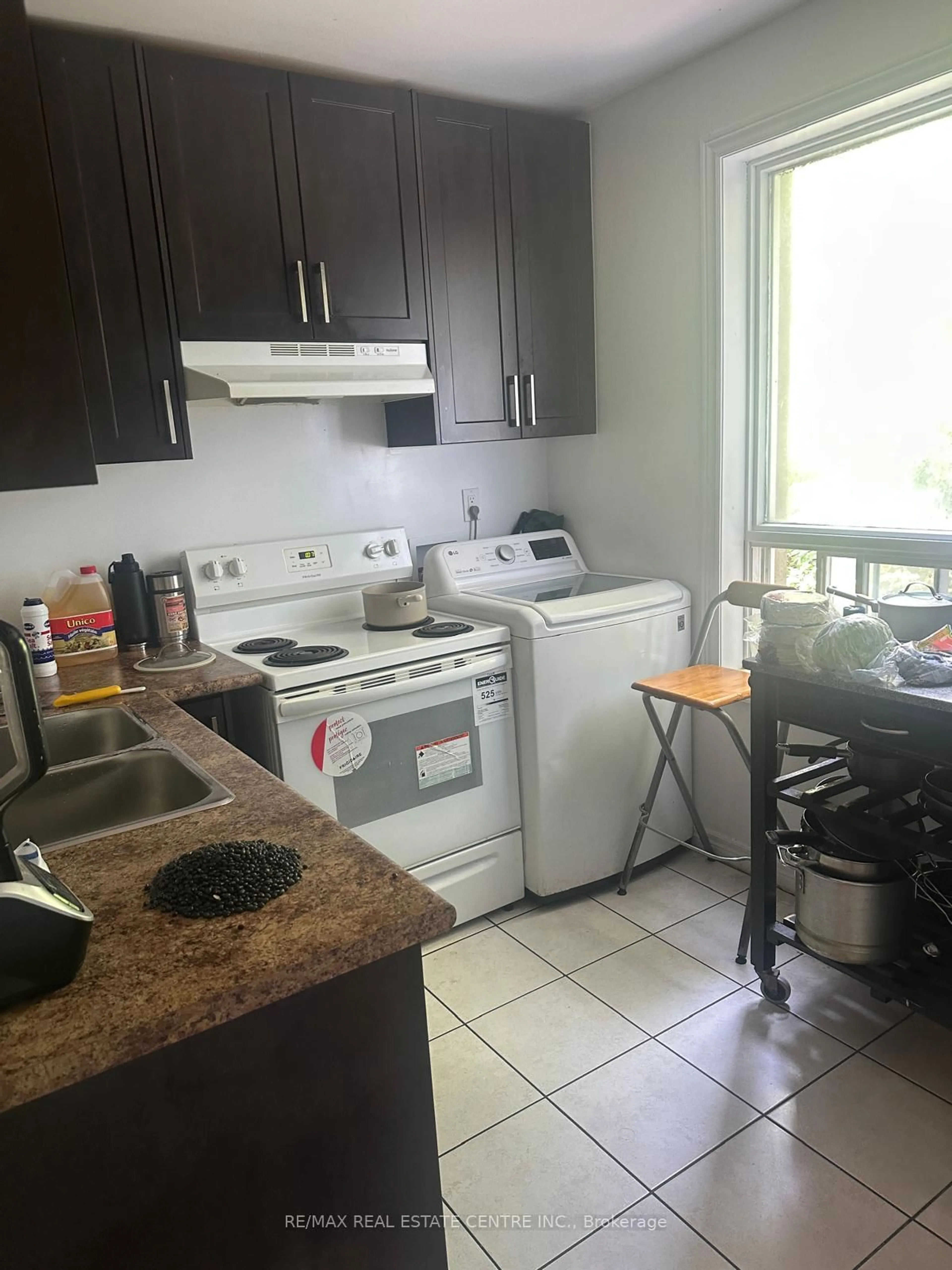 Standard kitchen, unknown for 6 Ray Ave, Toronto Ontario M6M 2A8