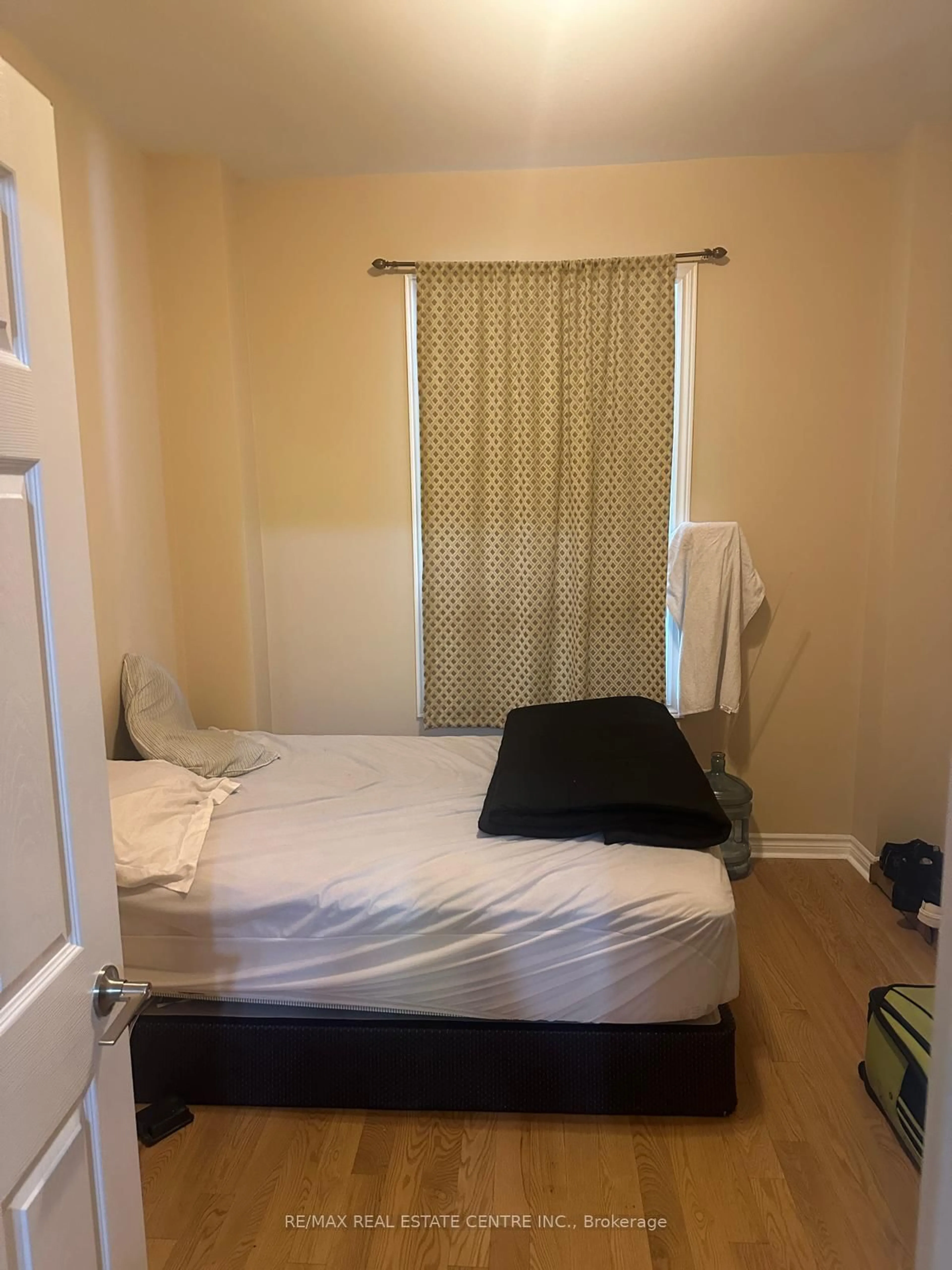 A pic of a room for 6 Ray Ave, Toronto Ontario M6M 2A8